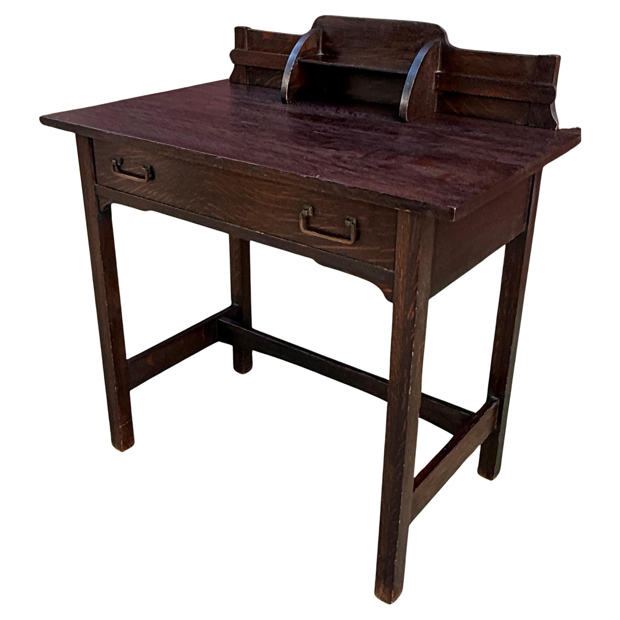 Fine Arts & Crafts Eichenschreibtisch mit Gallery Hutch, um 1910 im Angebot 3