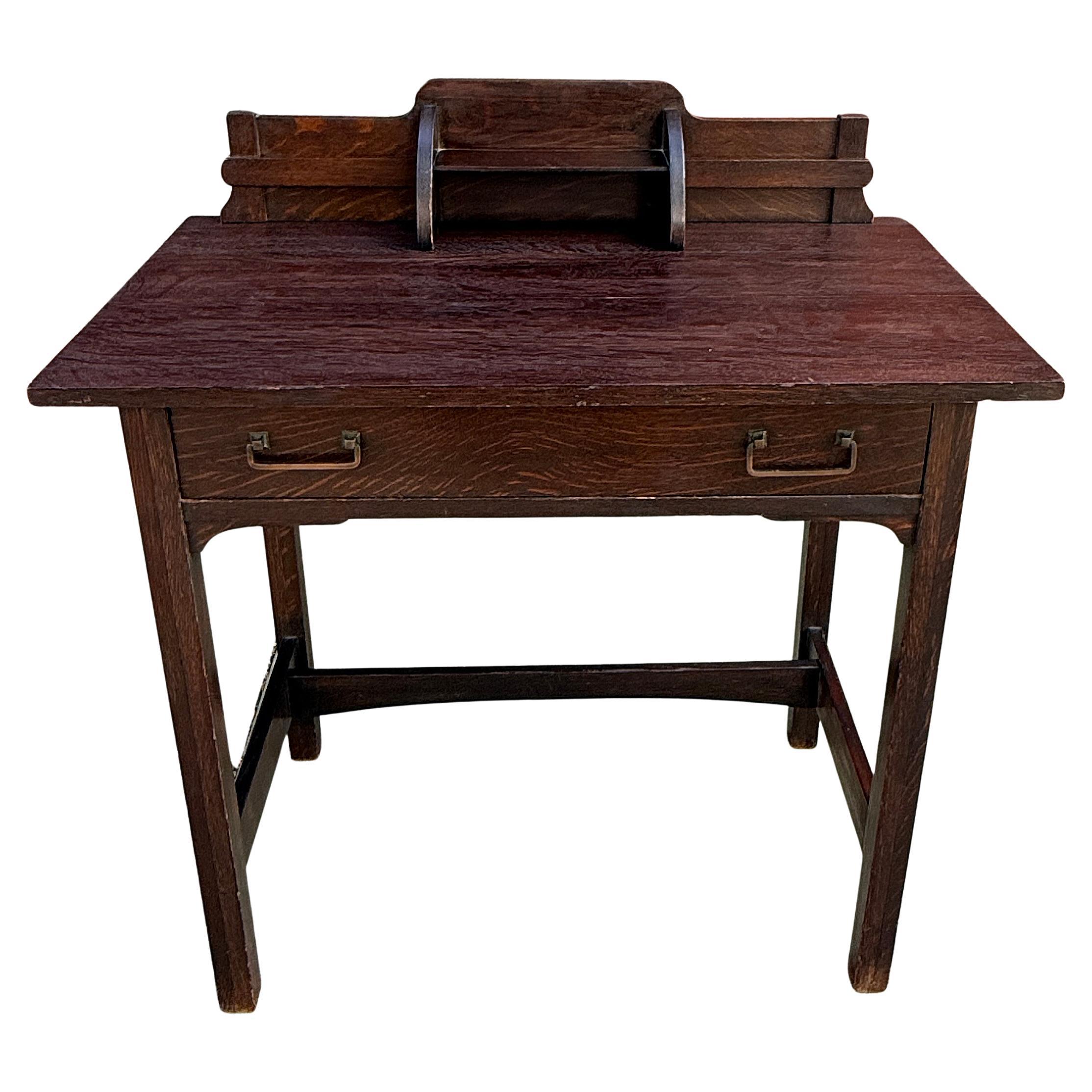 Fine Arts & Crafts Eichenschreibtisch mit Gallery Hutch, um 1910 im Angebot 4