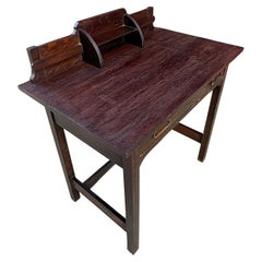 Fine Arts & Crafts Eichenschreibtisch mit Gallery Hutch, um 1910