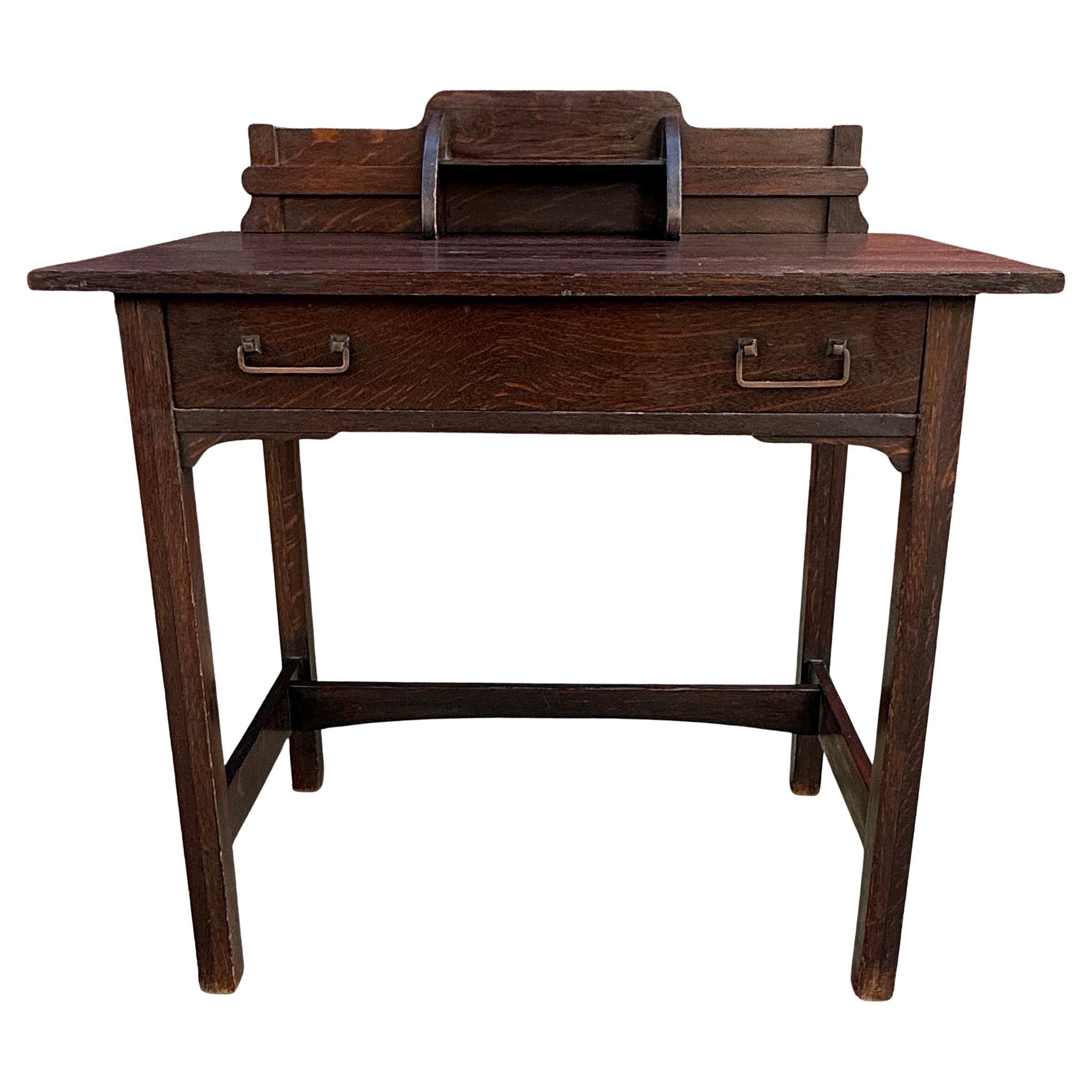 Fine Arts & Crafts Eichenschreibtisch mit Gallery Hutch, um 1910 im Angebot 2