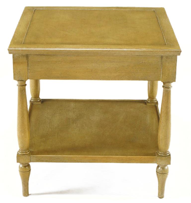 Fine Arts Furniture Co. Mesa auxiliar de caoba esmaltada Driftwood en Bueno estado para la venta en Chicago, IL