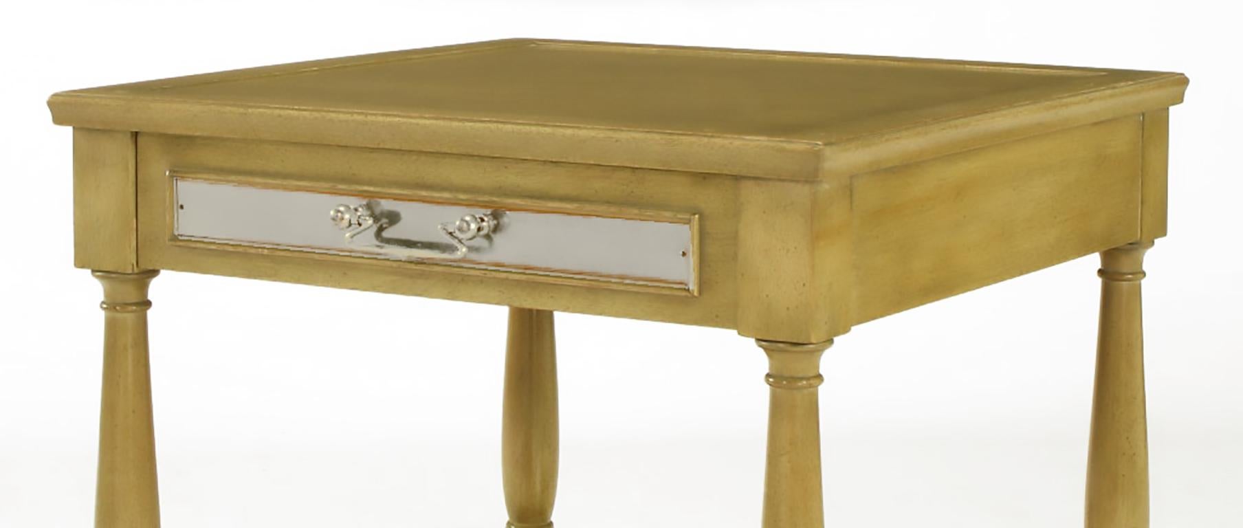Fine Arts Furniture Co. Mesa auxiliar de caoba esmaltada Driftwood siglo XX en venta