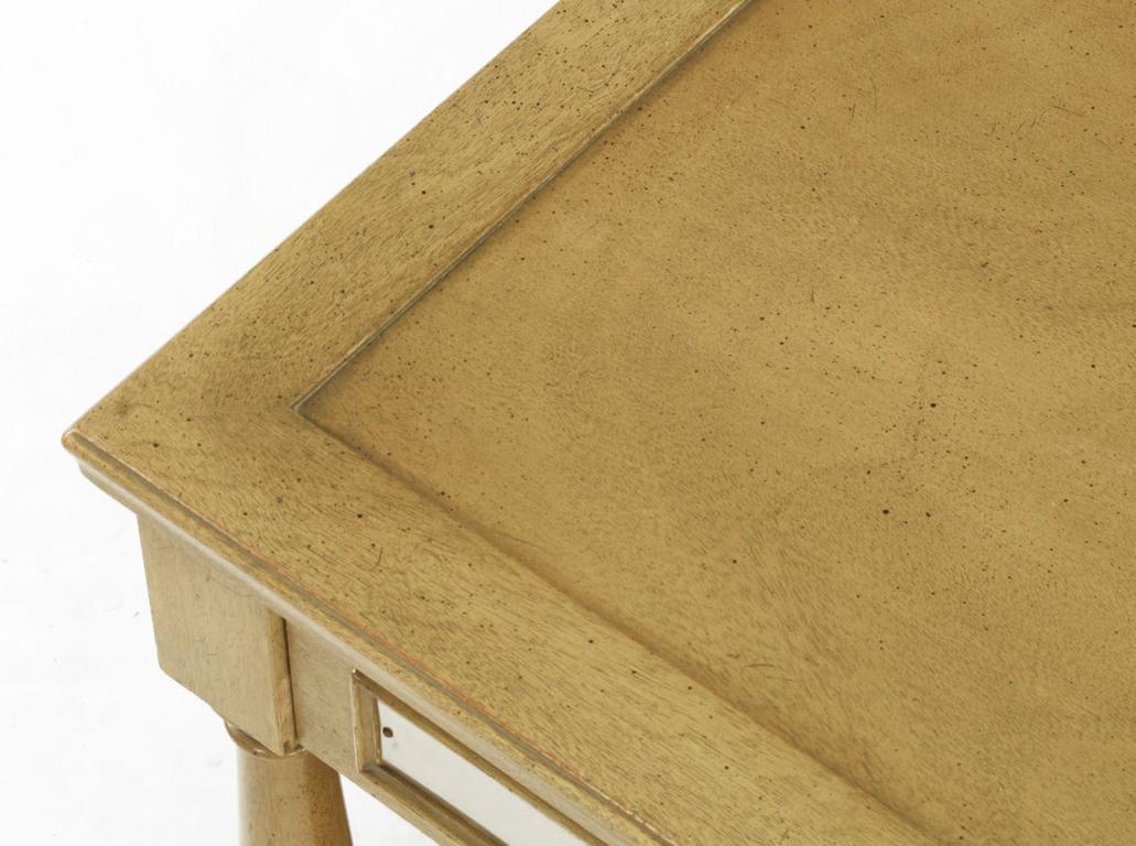 Die Fine Arts Furniture Co. Beistelltisch aus glasiertem Mahagoni aus Treibholz (Kupfer) im Angebot