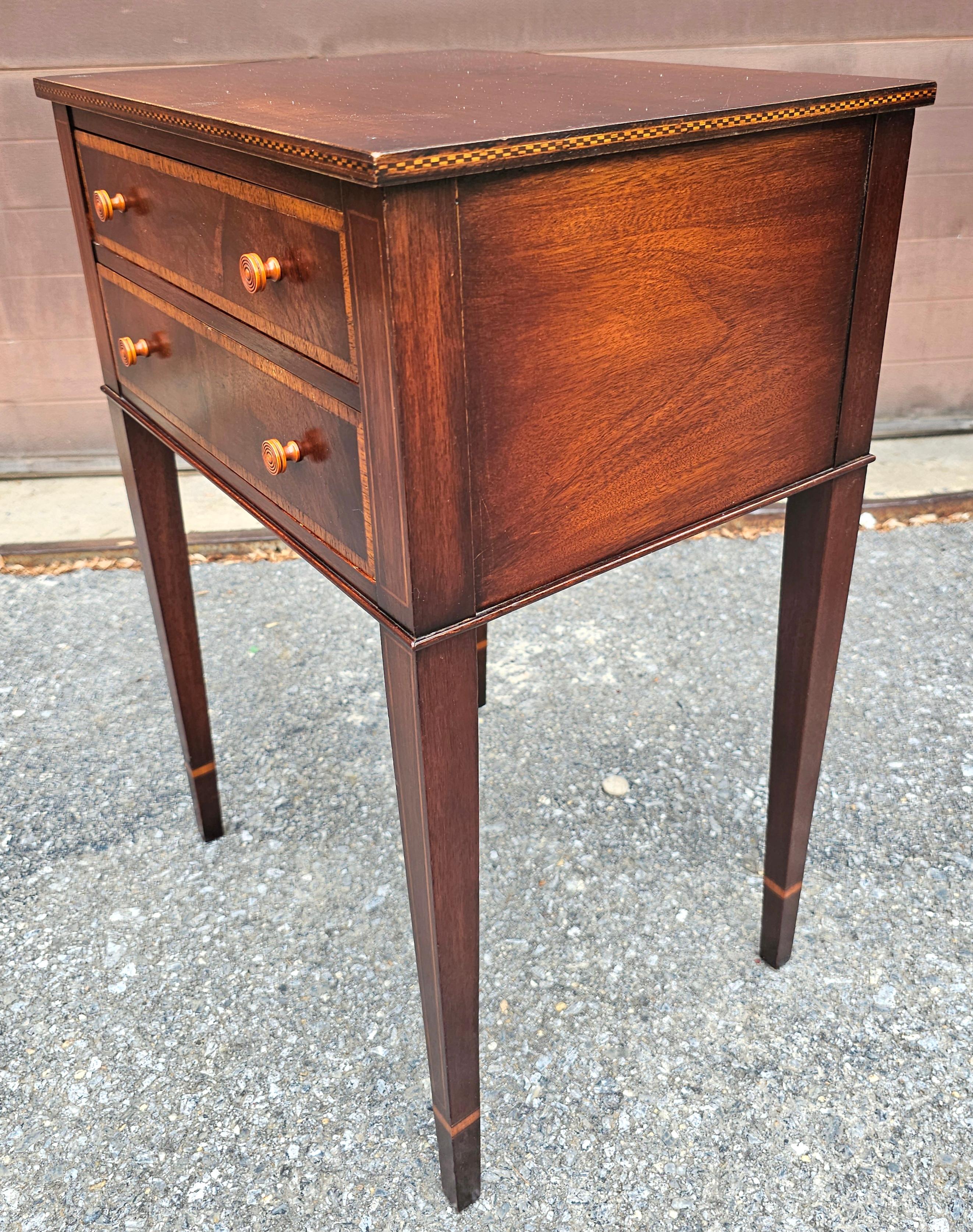 Fine Arts Georgian Satinwood Intarsien Magogany  Beistelltische mit zwei Schubladen, Paar 7