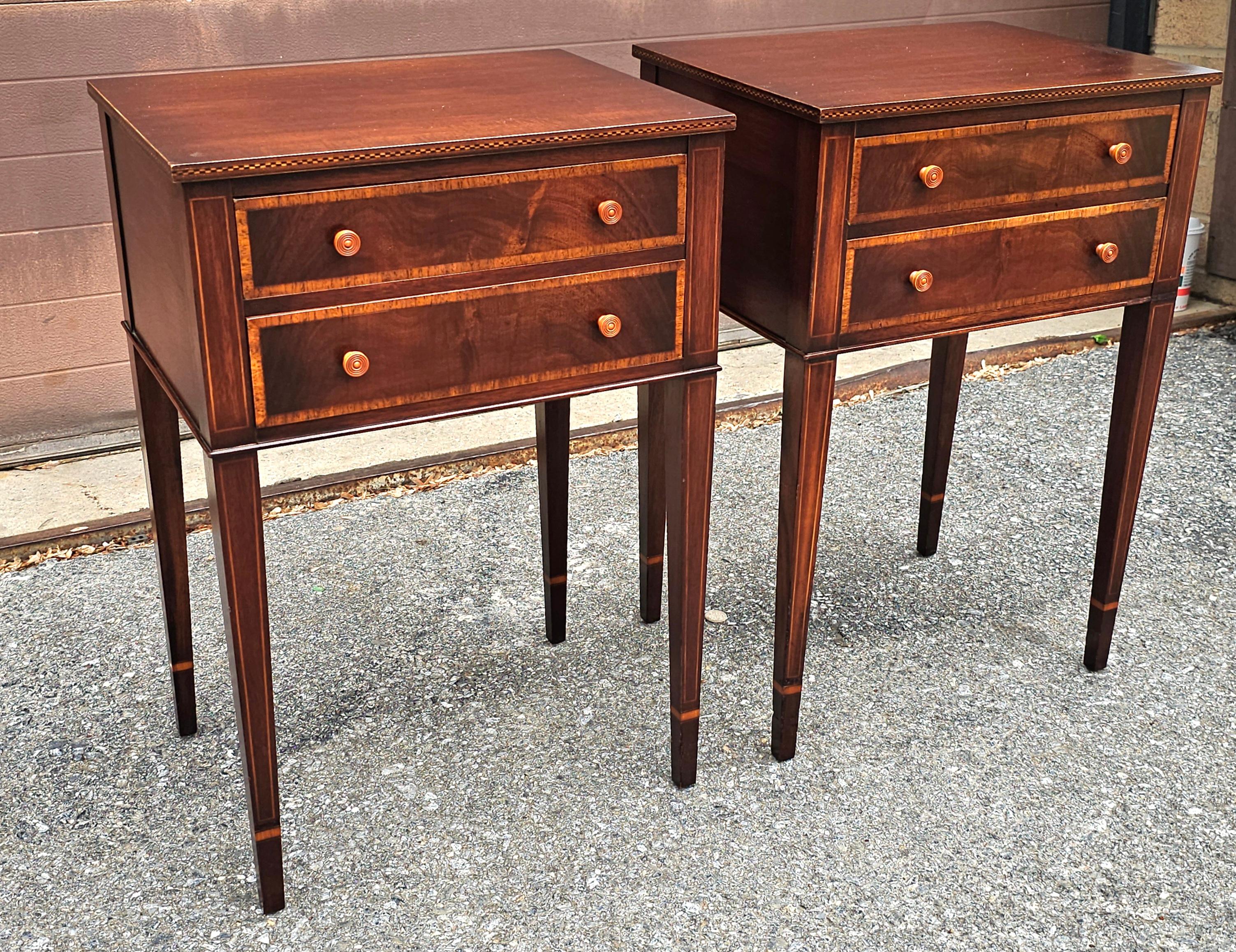Fine Arts Georgian Satinwood Intarsien Magogany  Beistelltische mit zwei Schubladen, Paar 11