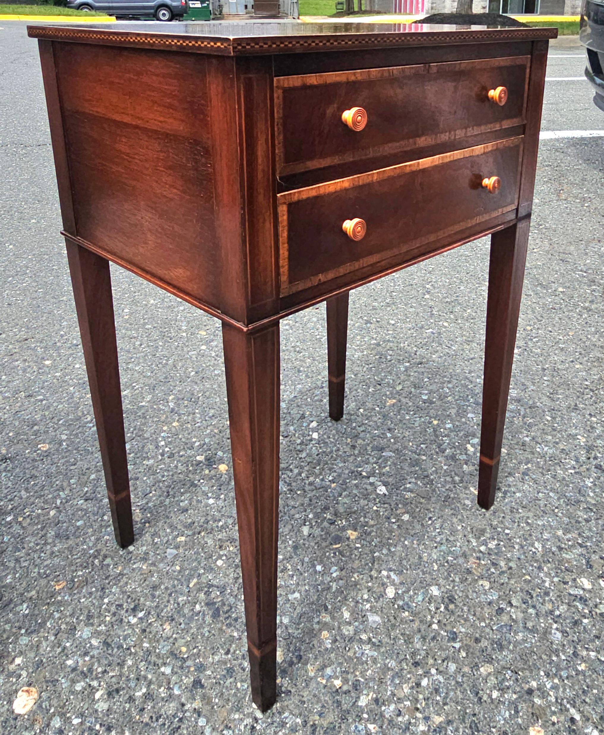Fine Arts Georgian Satinwood Intarsien Magogany  Beistelltische mit zwei Schubladen, Paar (Mahagoni)
