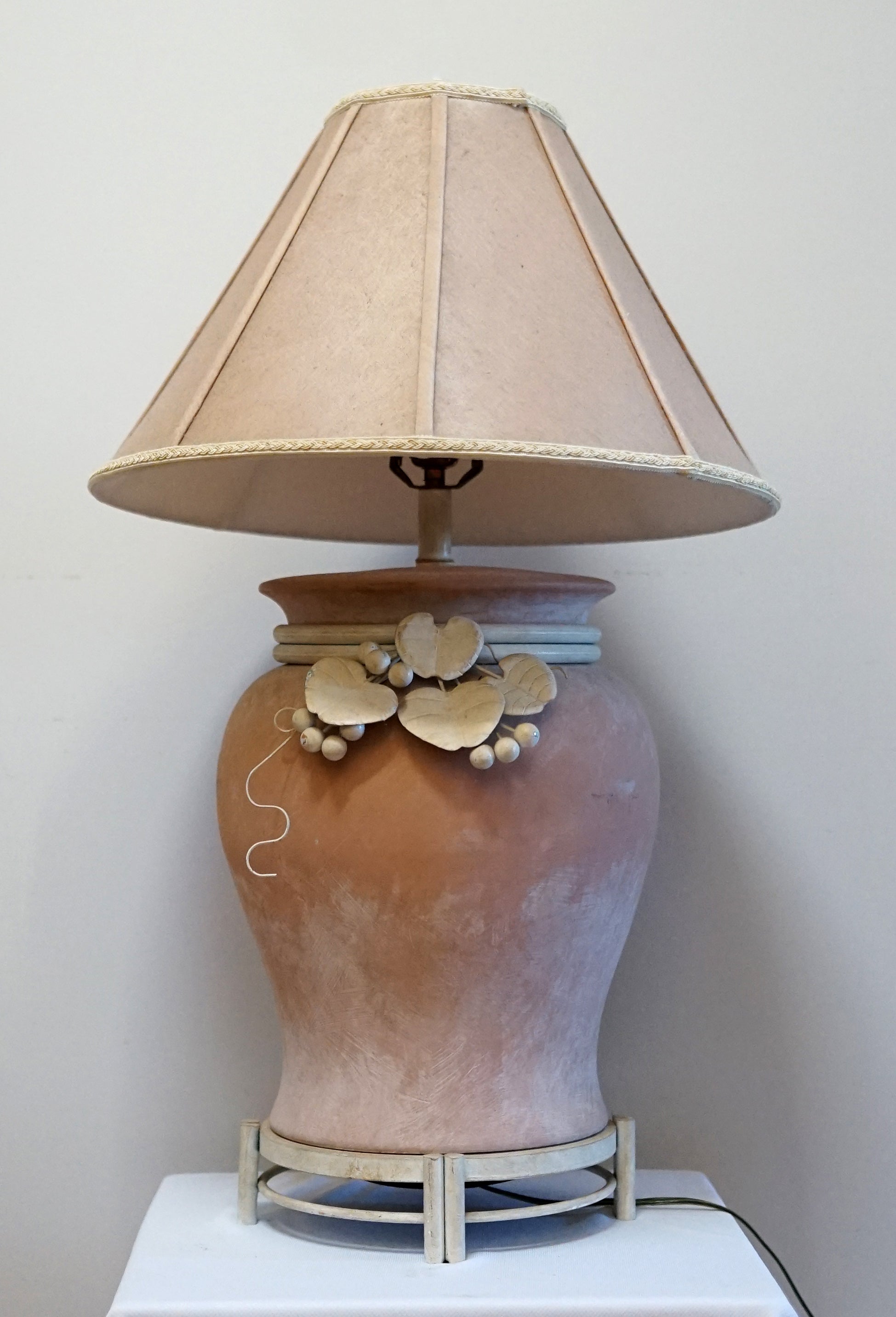 Lampe poterie d'art vintage rose doux, style Barbiecore