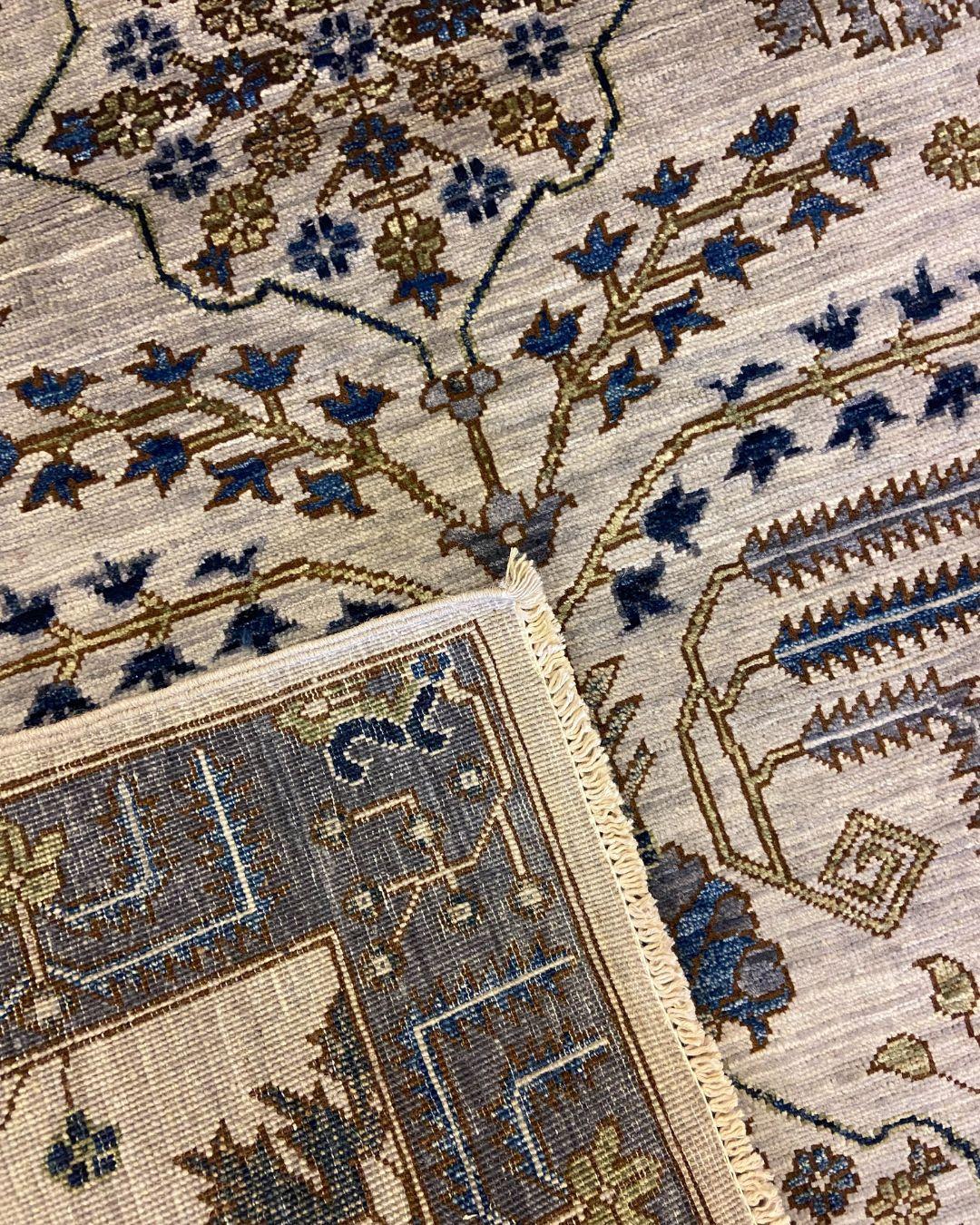 Alfombra persa fina de lana tribal Aryana en tonos azul-gris y verde, 3' x 5' en venta 3