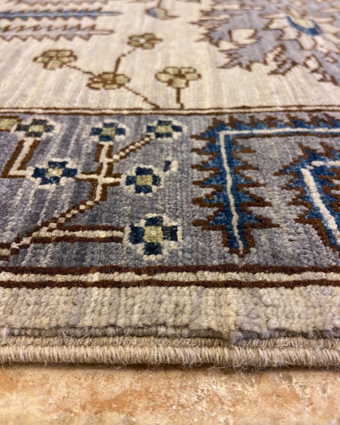 Alfombra persa fina de lana tribal Aryana en tonos azul-gris y verde, 3' x 5' Siglo XXI y contemporáneo en venta