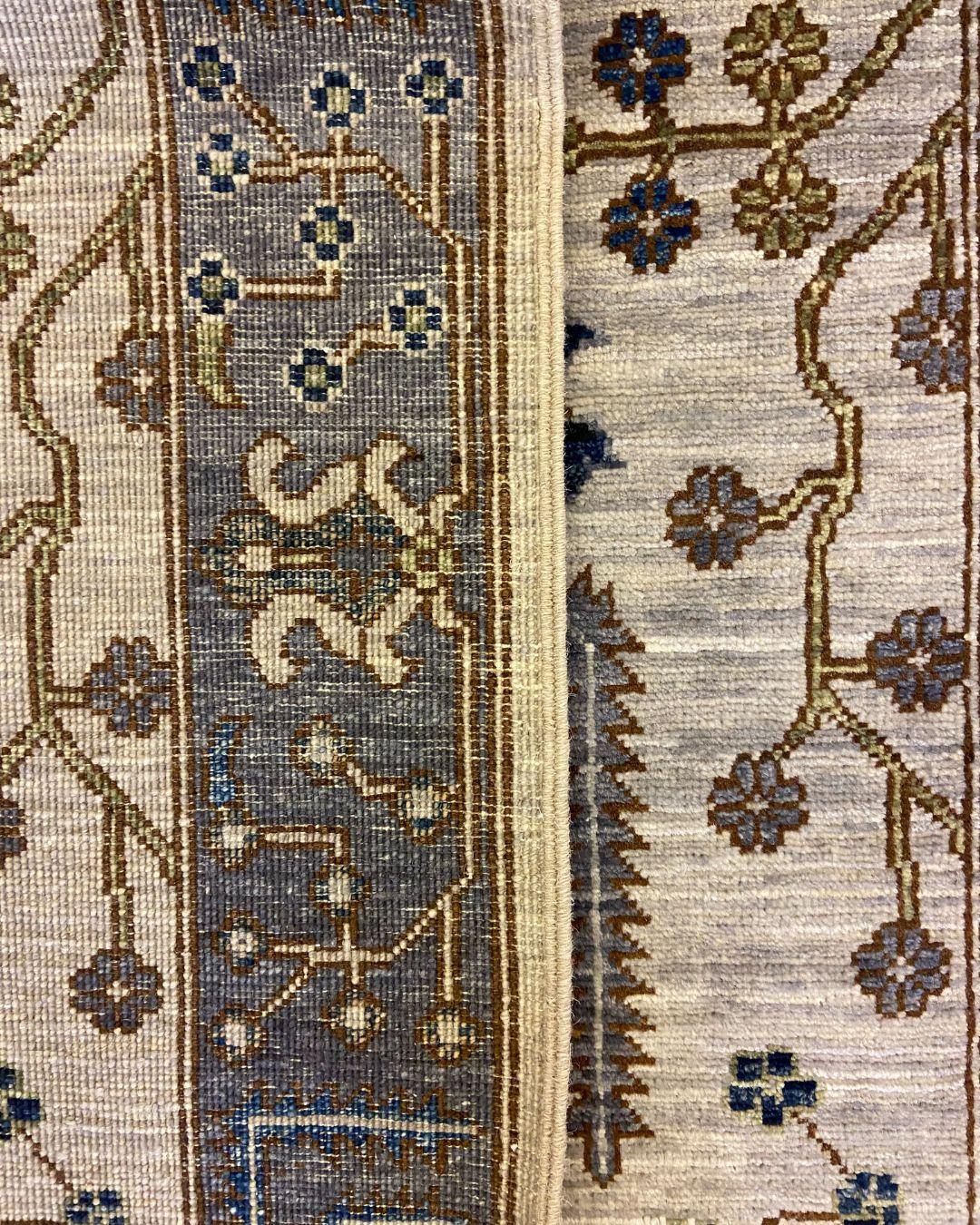 Alfombra persa fina de lana tribal Aryana en tonos azul-gris y verde, 3' x 5' en venta 2