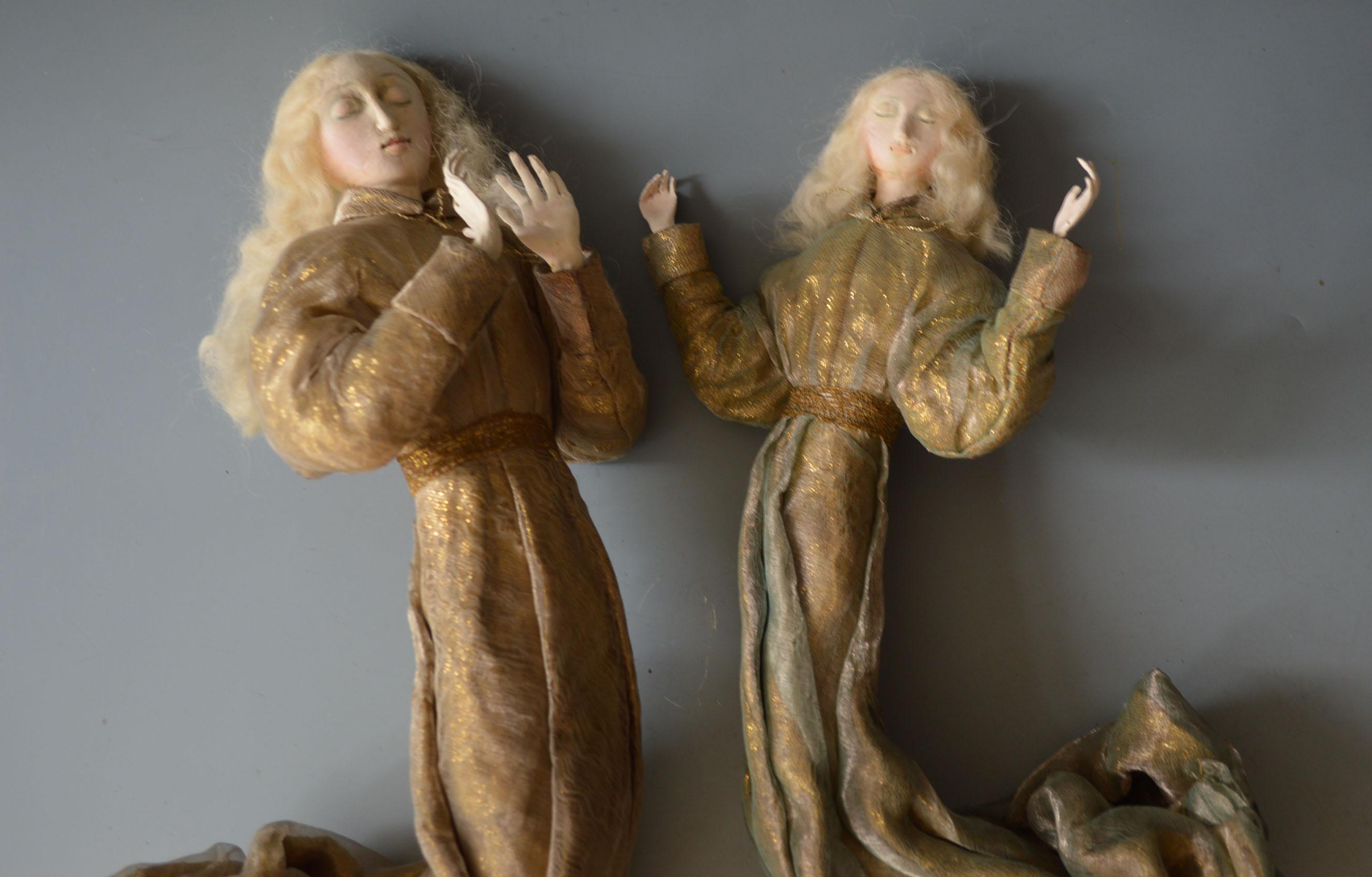 Arts and Crafts Fine Attractive Pair of Original Vintage Decorative Wall Figures Dolls