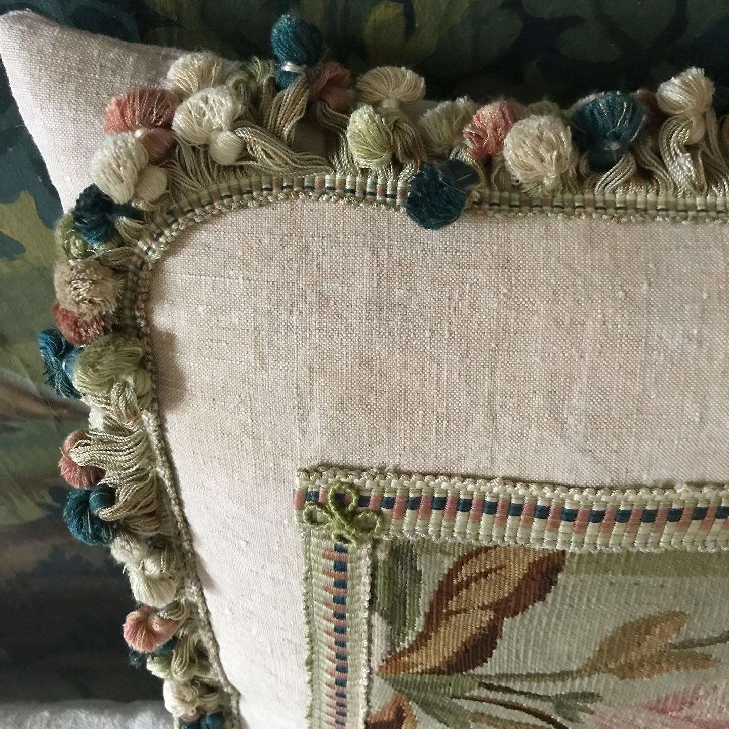 Fine Aubusson Cushion In Good Condition For Sale In Salisbury, GB