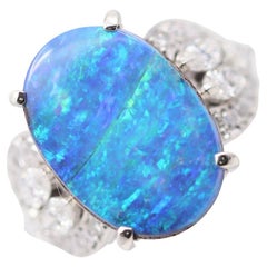 Bague en platine avec opale de roche australienne et diamants