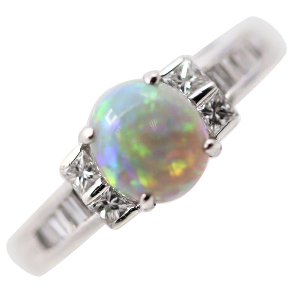 Anello in platino con diamante e opale australiano