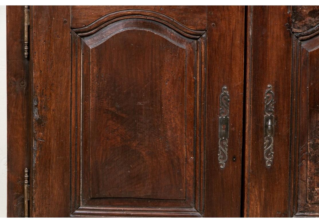 Schöner authentischer französischer Schrank aus dem 18. (Französische Provence) im Angebot