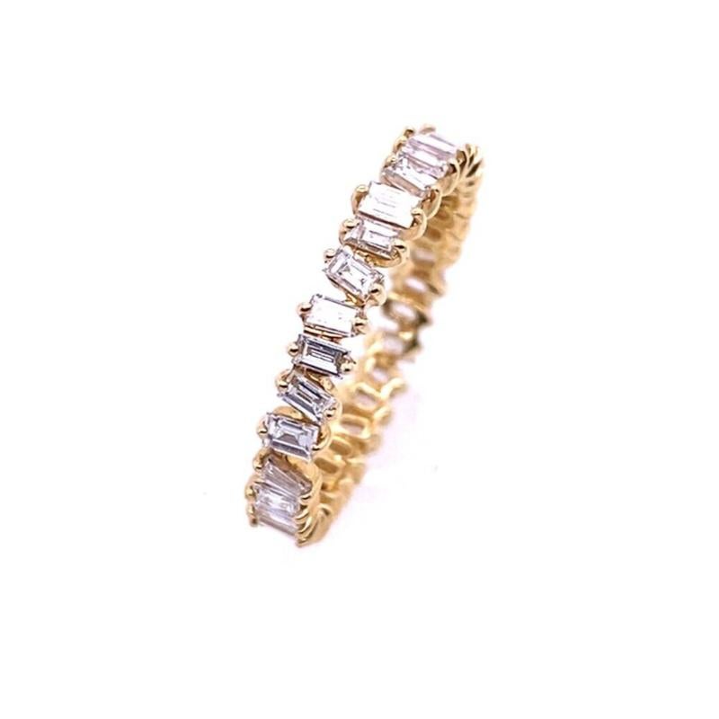 Fine 18ct Yellow Gold Baguette Full Eternity Ring With 1.29ct of Diamonds

Additional Information:
Total Diamond Weight: 1.29ct
Diamond Colour: G/H
Diamond Clarity: VS
Band Width: 3.4mm
Total Weight: 1.9g
Finger Size: M
SMS2103