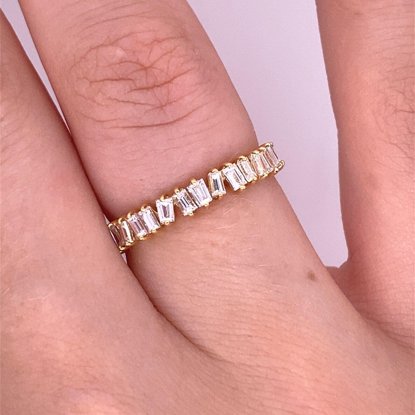 Fine Baguette Full Eternity Ring with 1.29ct of Diamonds in 18ct Yellow Gold In New Condition For Sale In London, GB