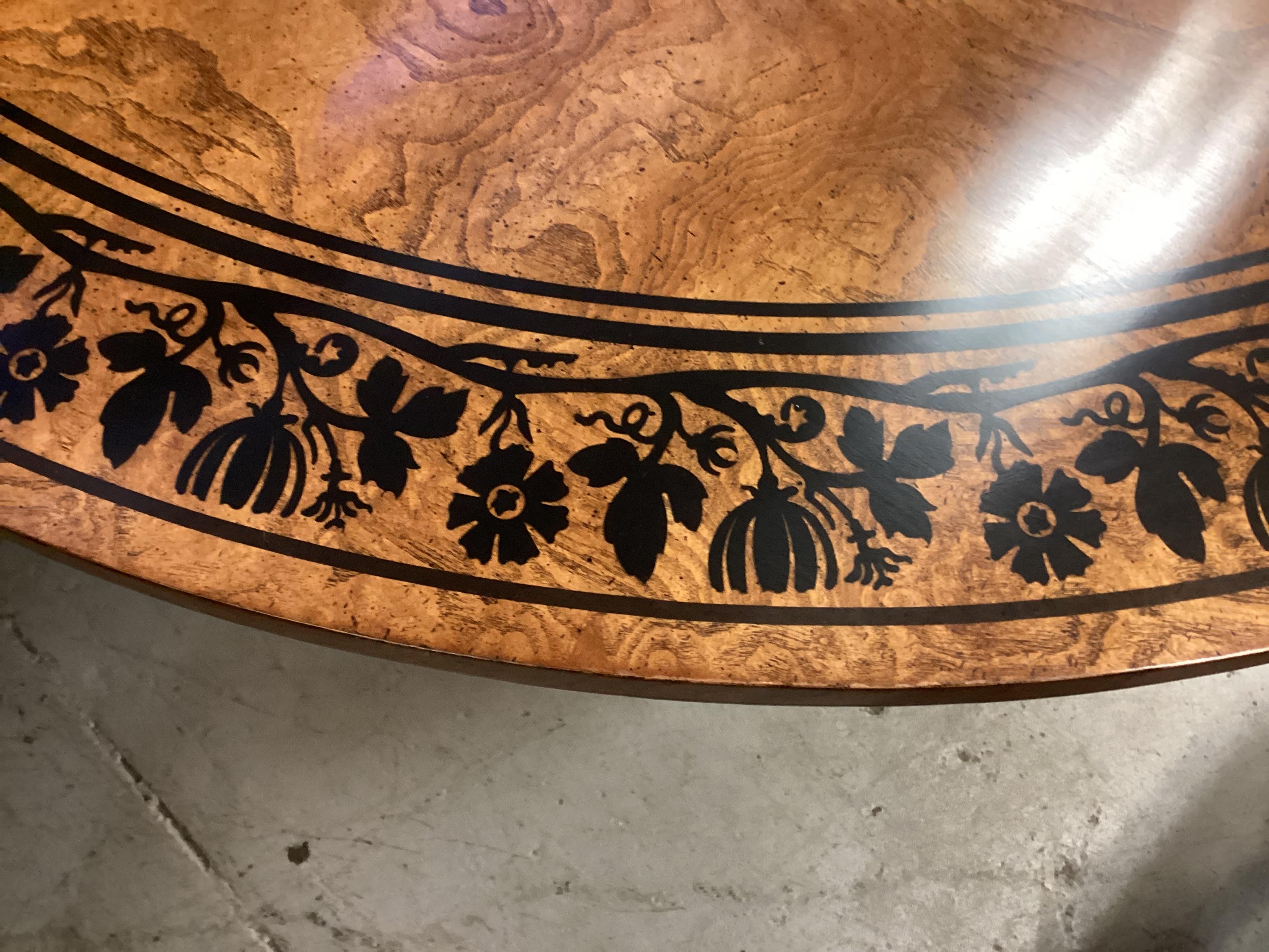 Table centrale de style Regency en frêne ronce et bois ébonisé Fine Baker en vente 9