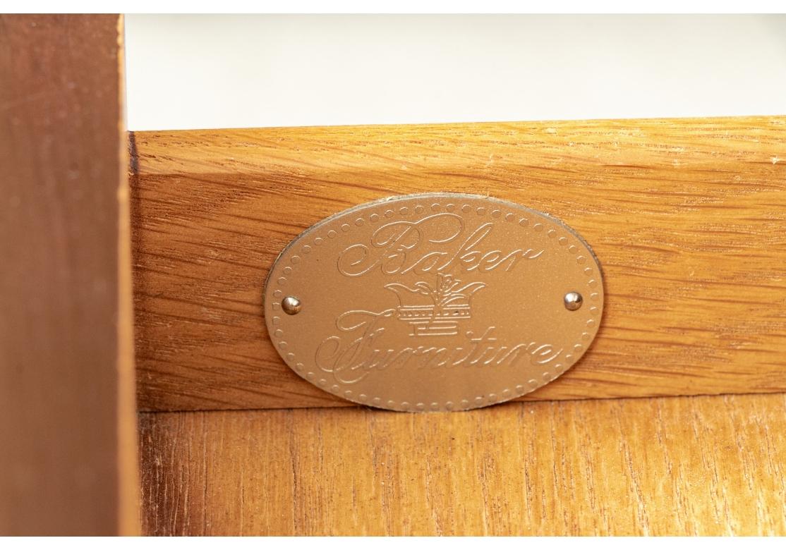 Meubles Baker - Table à écrire de style Regency en ronce de noyer en vente 7