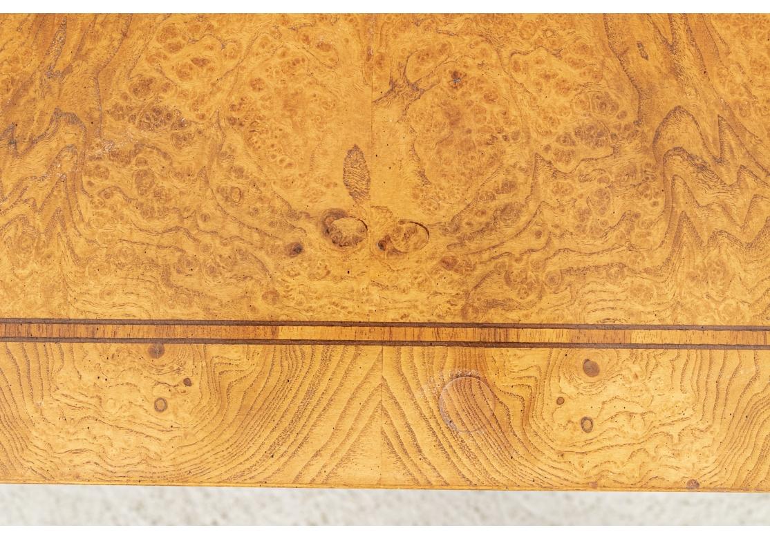 Meubles Baker - Table à écrire de style Regency en ronce de noyer en vente 10