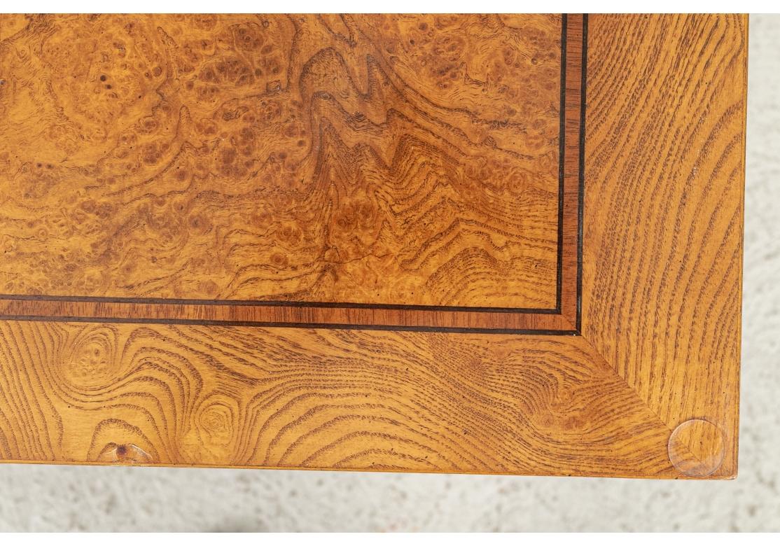 Meubles Baker - Table à écrire de style Regency en ronce de noyer en vente 1