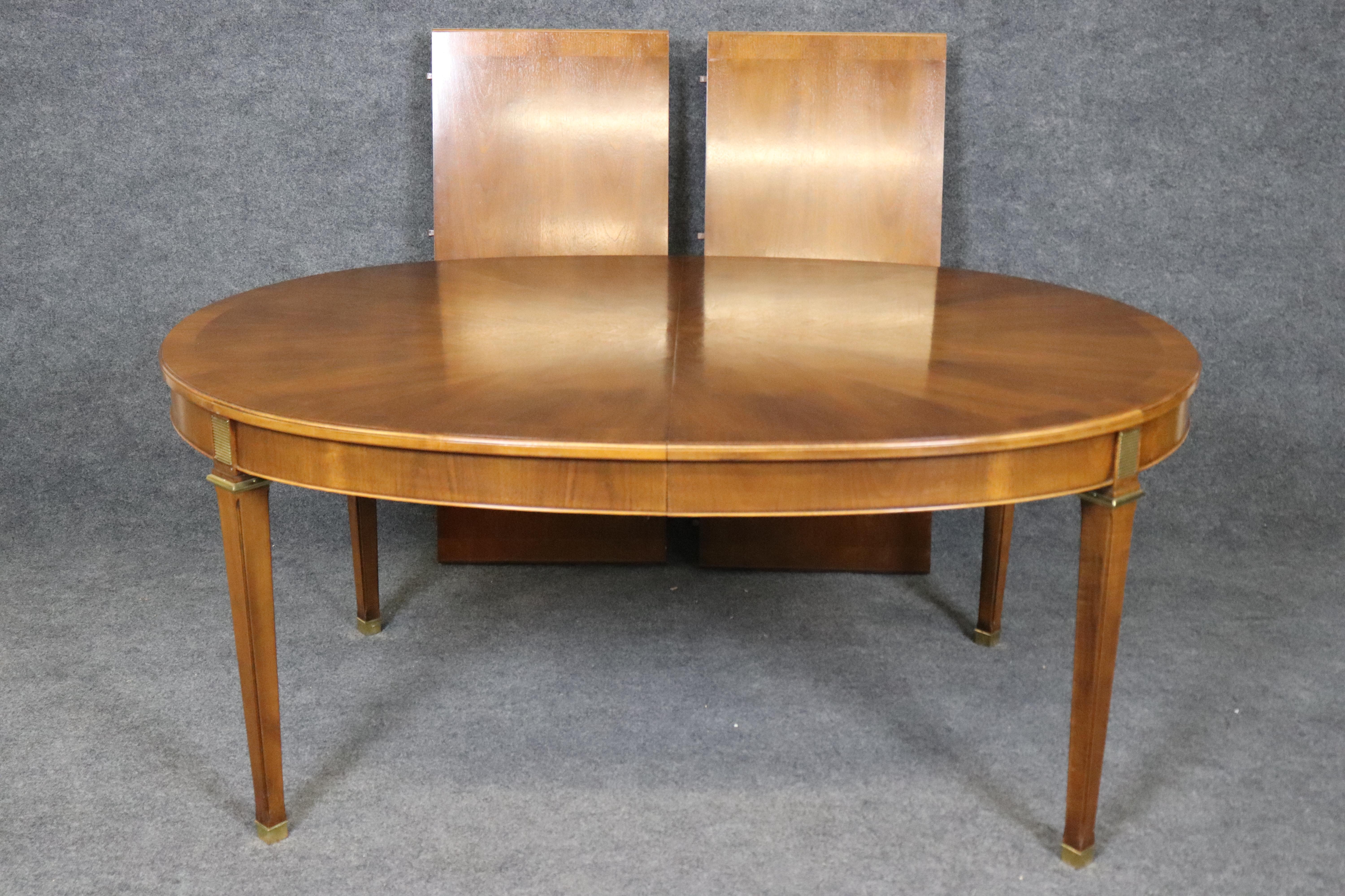 Fine Baker Furniture Cherry French Directoire Style Dining Table w 2 Leaves In Good Condition For Sale In Swedesboro, NJ