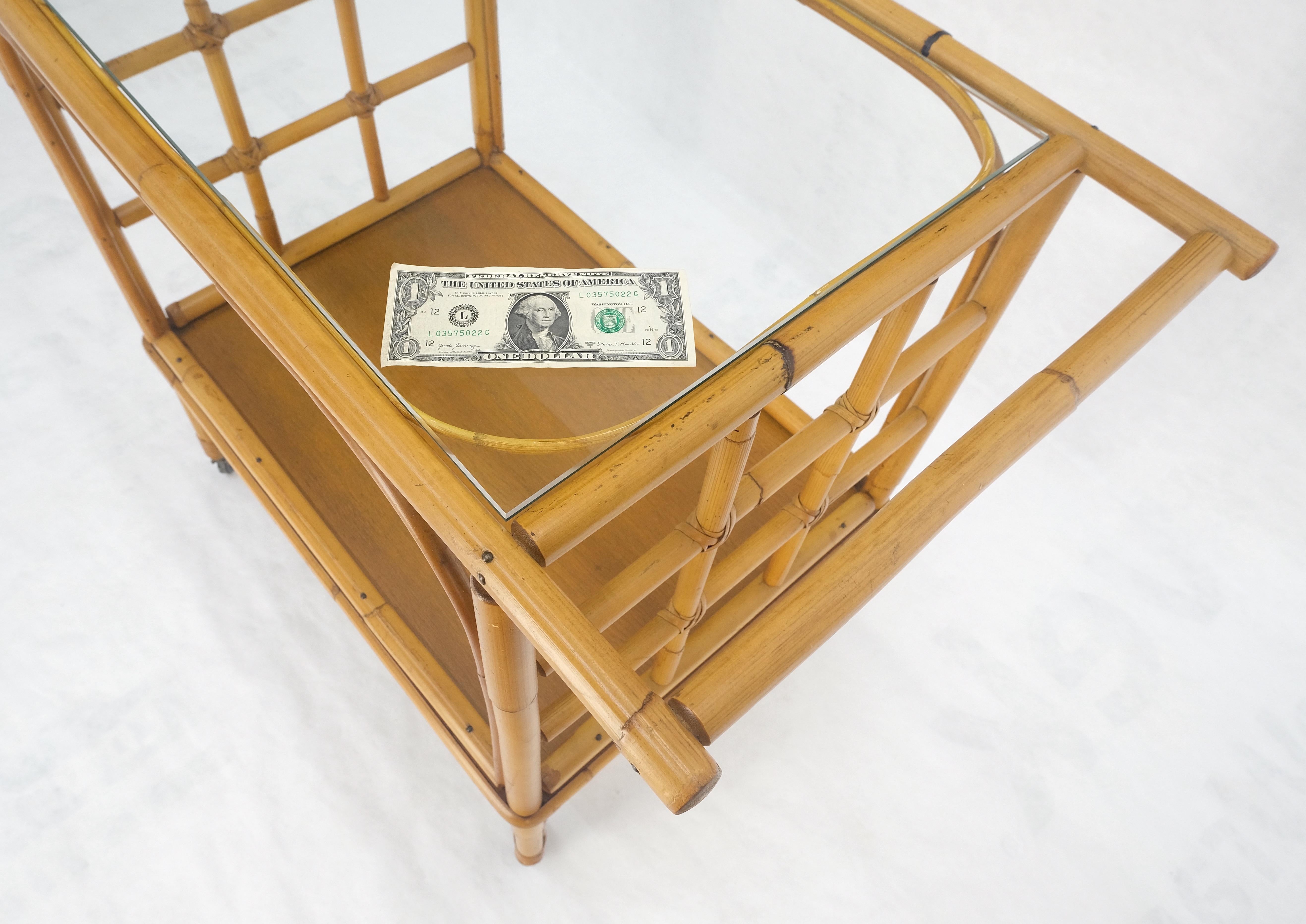 Fine Bamboo c1970s 2 Tier glass Top Serving Bar Cart on Wheels Mid Century MINT! en vente 3