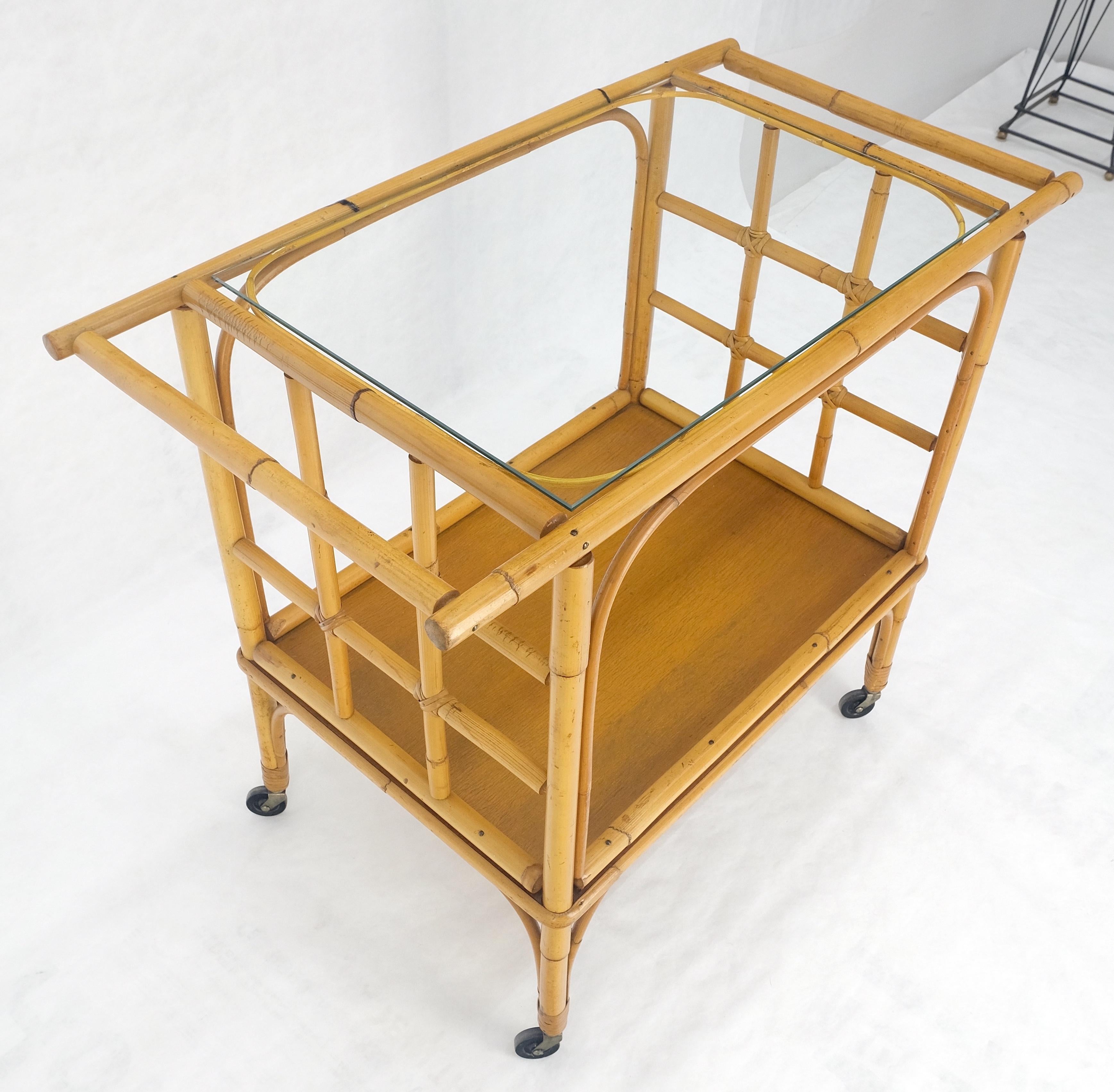 Fine Bamboo c1970s 2 Tier glass Top Serving Bar Cart on Wheels Mid Century MINT! en vente 5