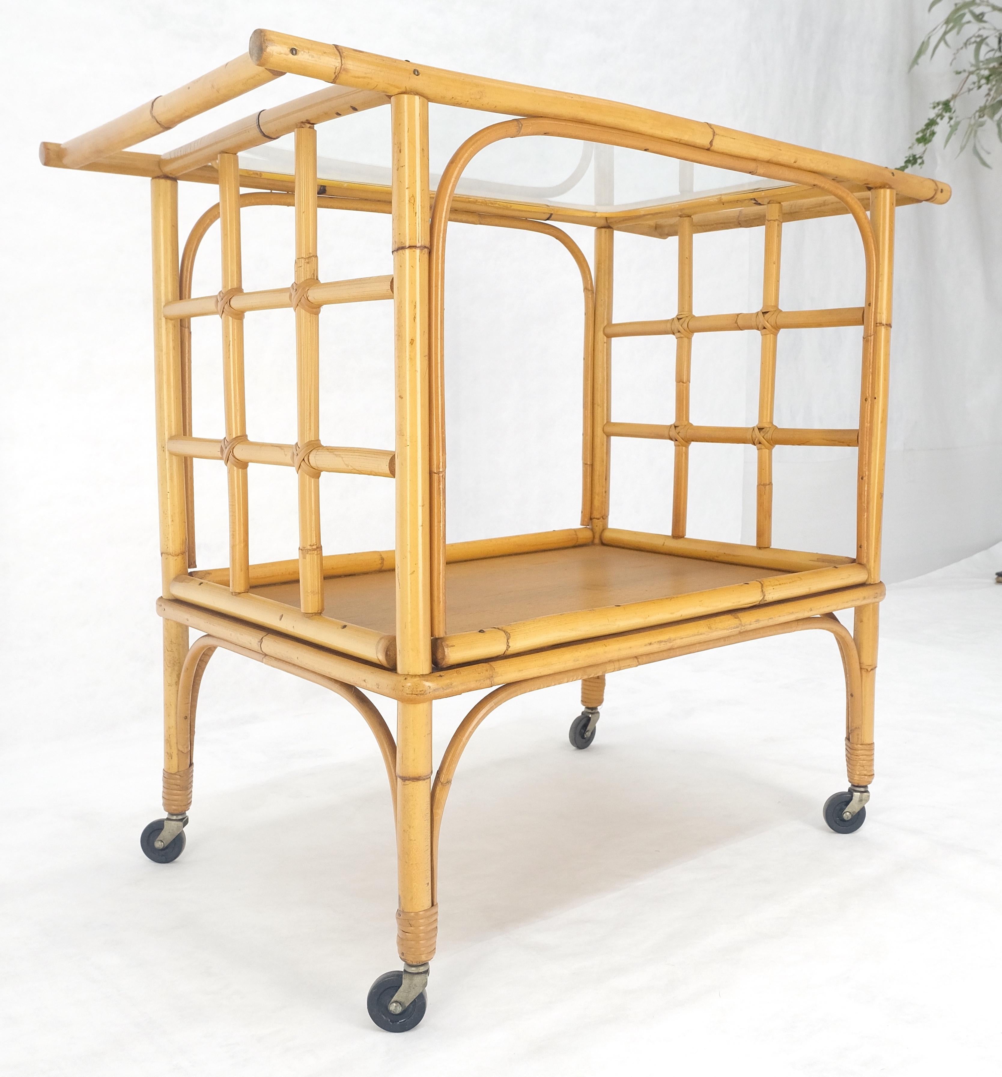Fine Bamboo c1970s 2 Tier glass Top Serving Bar Cart on Wheels Mid Century MINT! en vente 6