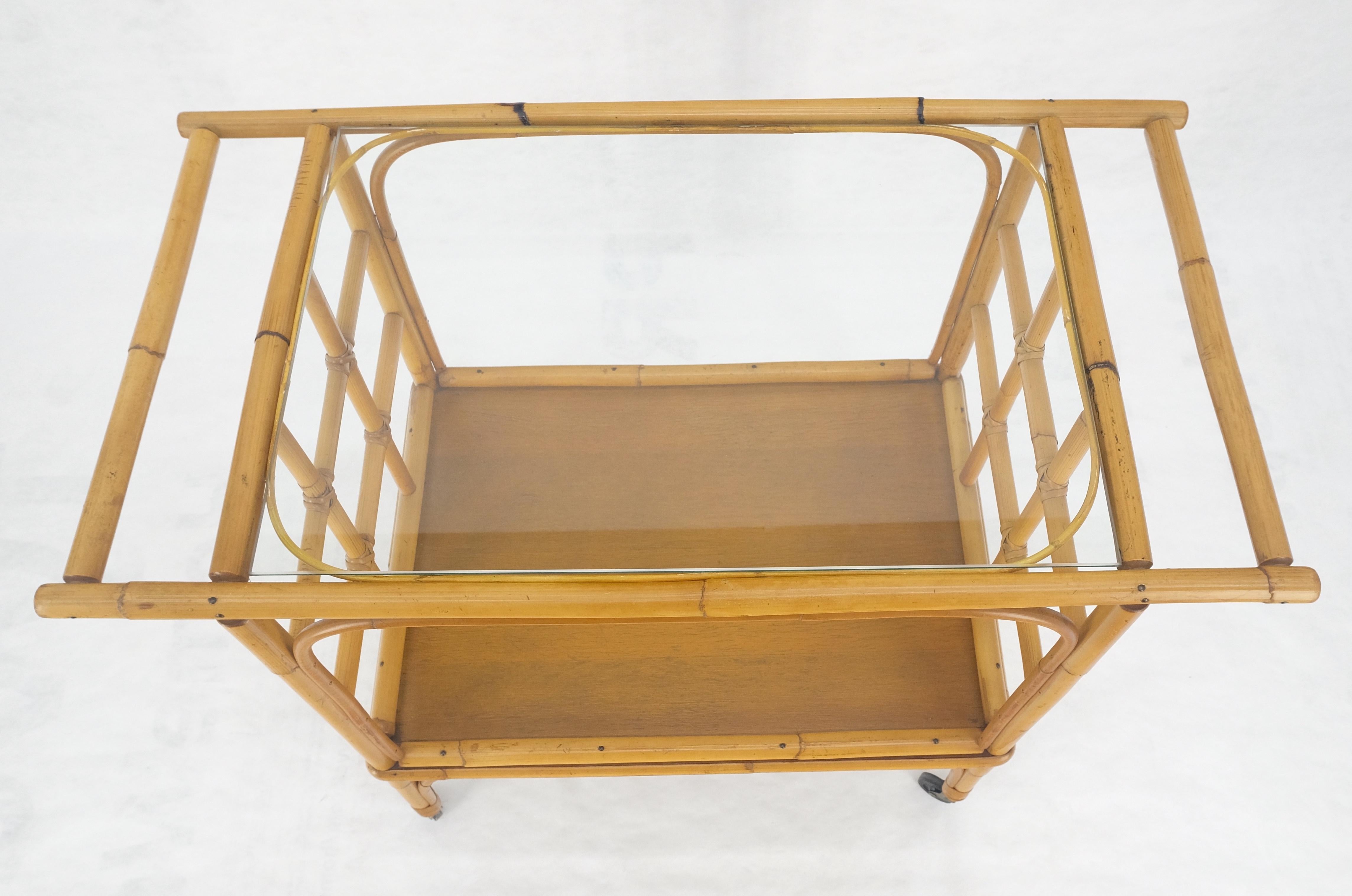 Fine Bamboo c1970s 2 Tier glass Top Serving Bar Cart on Wheels Mid Century MINT! en vente 9