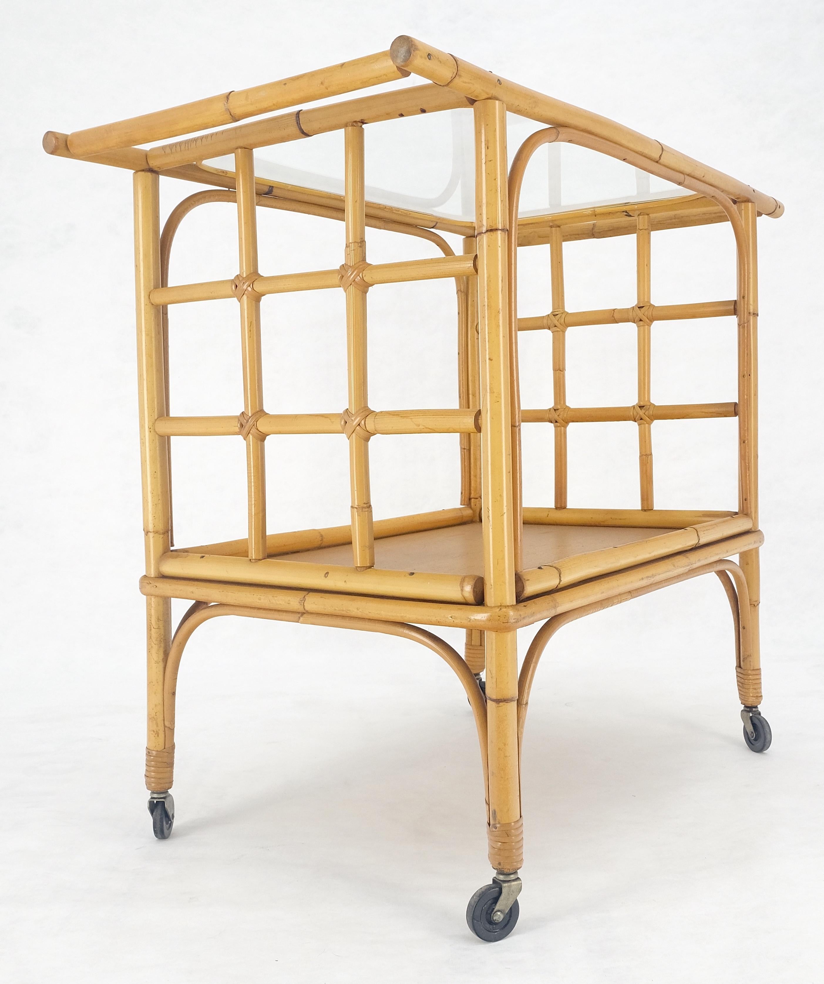 Fine Bamboo c1970s 2 Tier glass Top Serving Bar Cart on Wheels Mid Century MINT! en vente 11