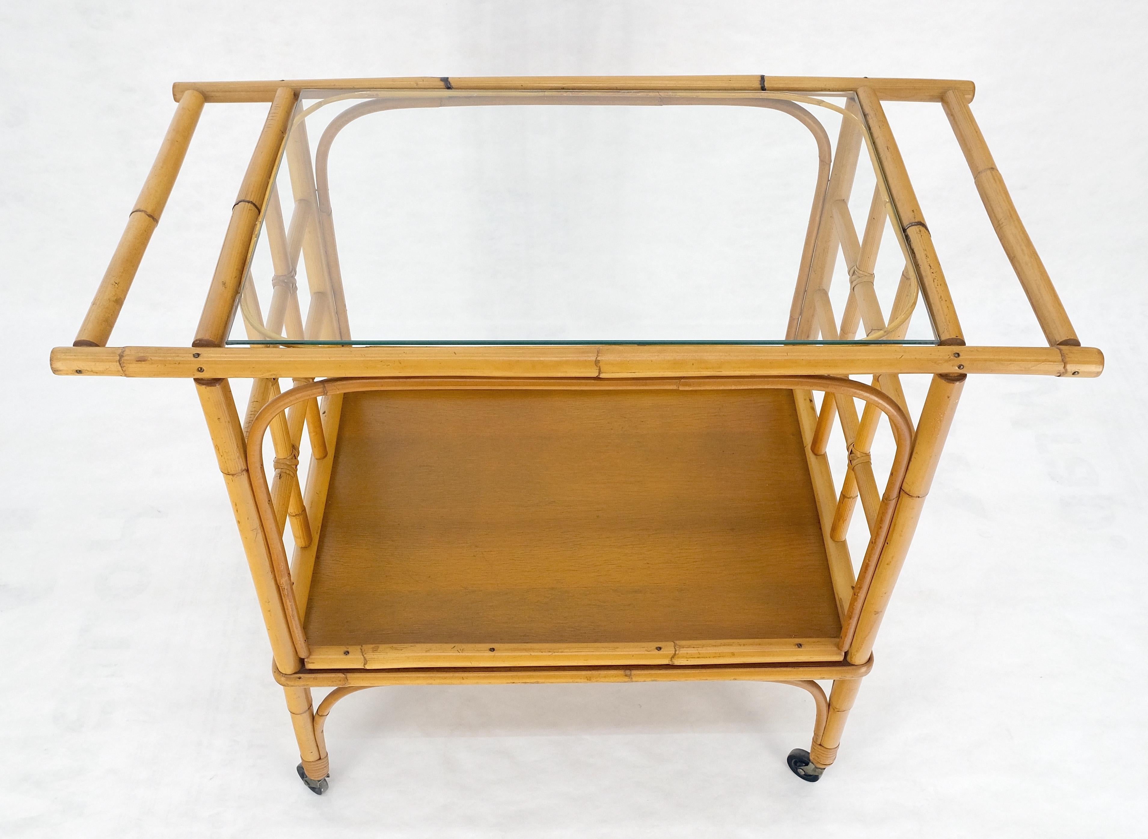 Laqué Fine Bamboo c1970s 2 Tier glass Top Serving Bar Cart on Wheels Mid Century MINT! en vente