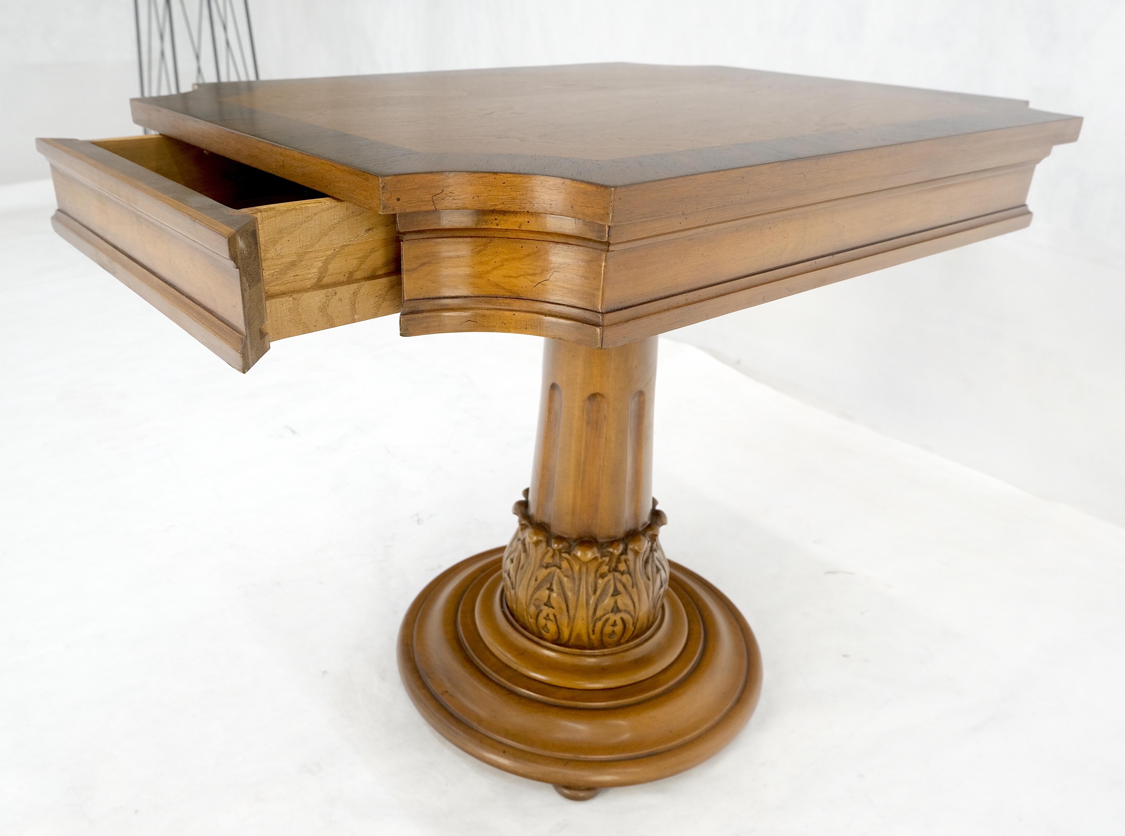 Fine Banded Top One Drawer Single Carved Pedestal Night Stand End Lamp Table en vente 2