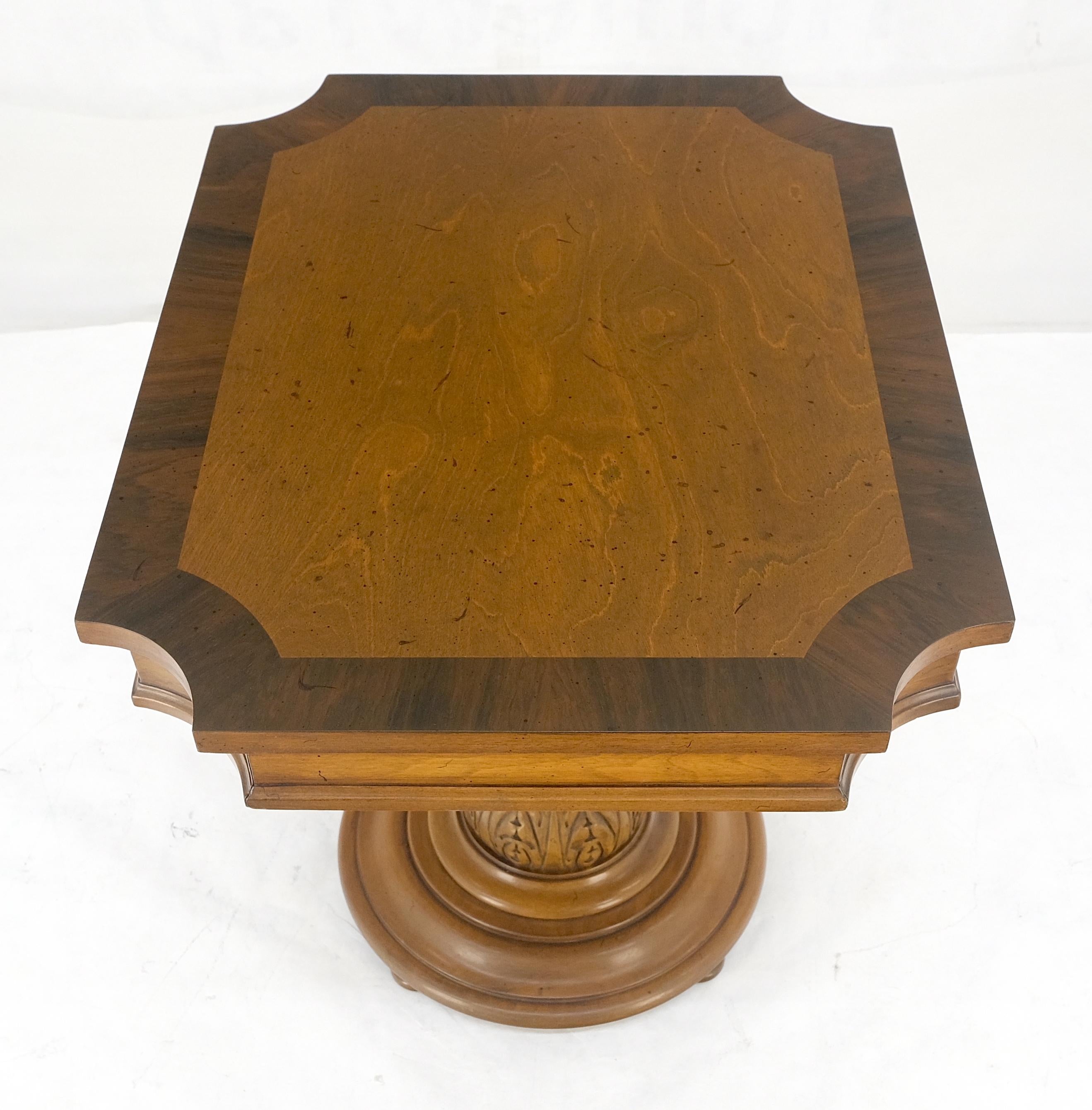 Américain Fine Banded Top One Drawer Single Carved Pedestal Night Stand End Lamp Table en vente