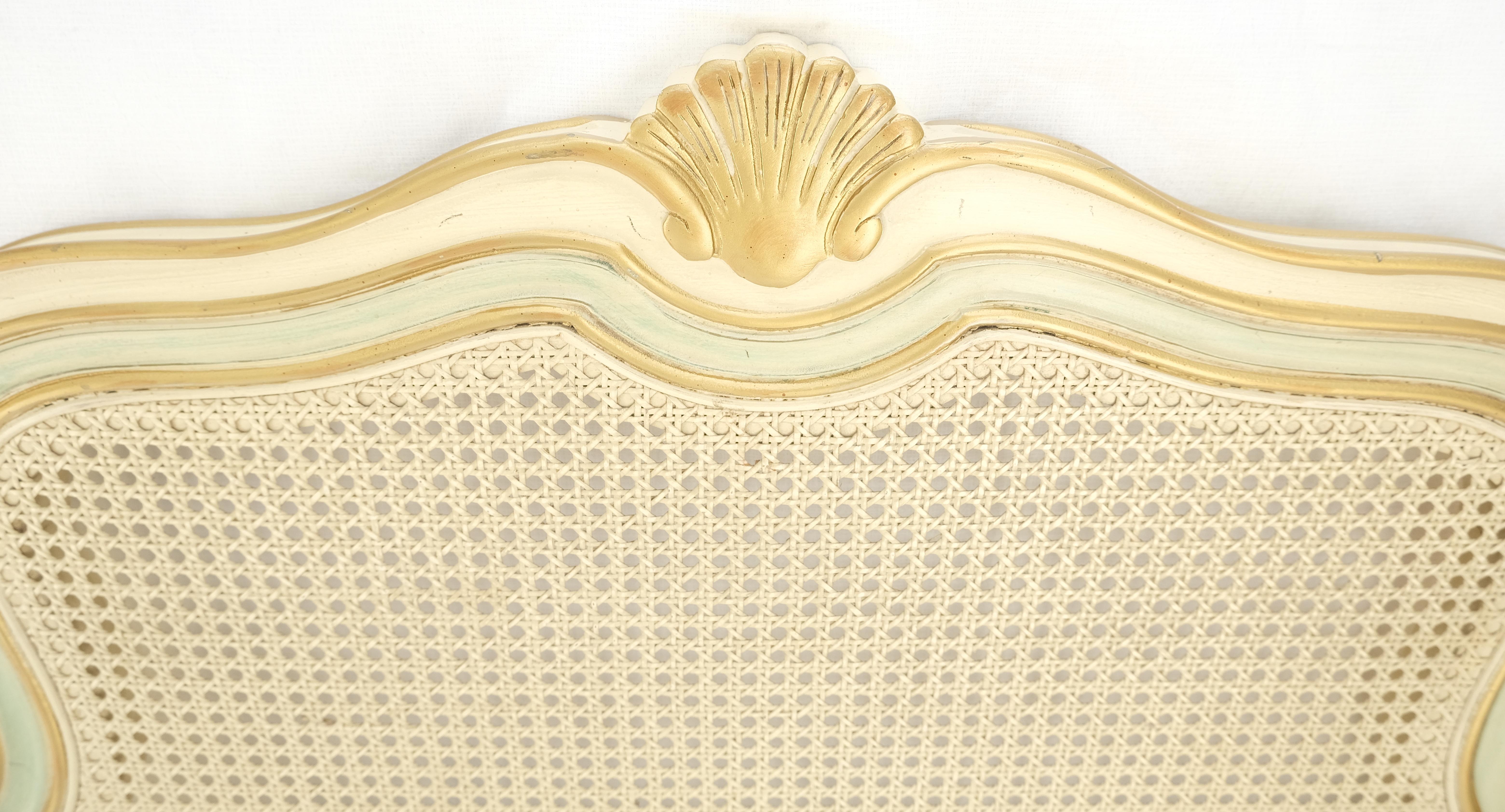 Cabecero de Cama Reina con Fino Tallado de Festón en Dorado Azul Beige De campo en venta