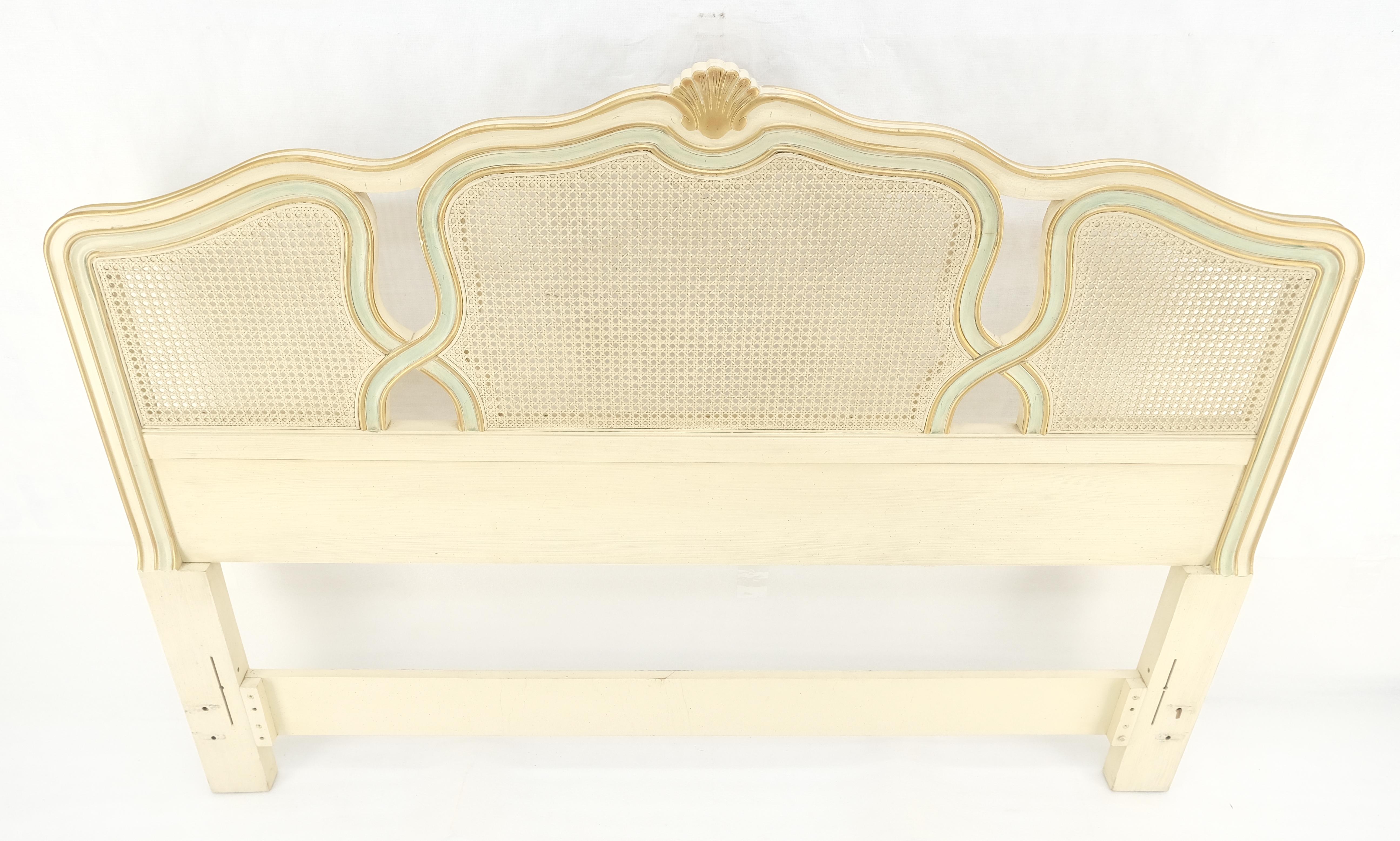 Cabecero de Cama Reina con Fino Tallado de Festón en Dorado Azul Beige Estadounidense en venta