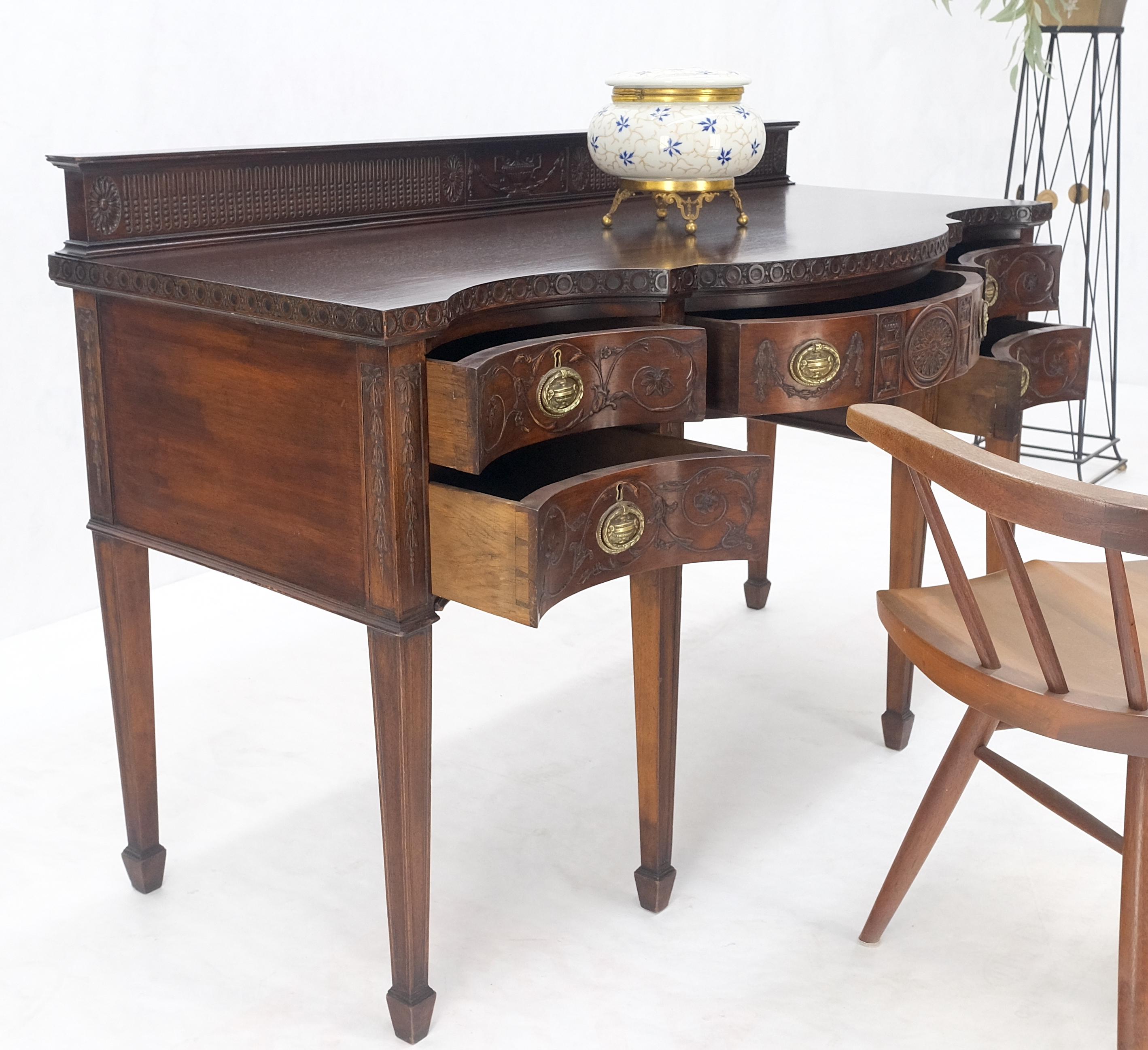 Fine Bench Made Carved Mahogany Serpentine Front  Dovetail Drawers Vanity Desk Dressing Table.
The discoloration spot is under the finish, finish all in excellent condition.