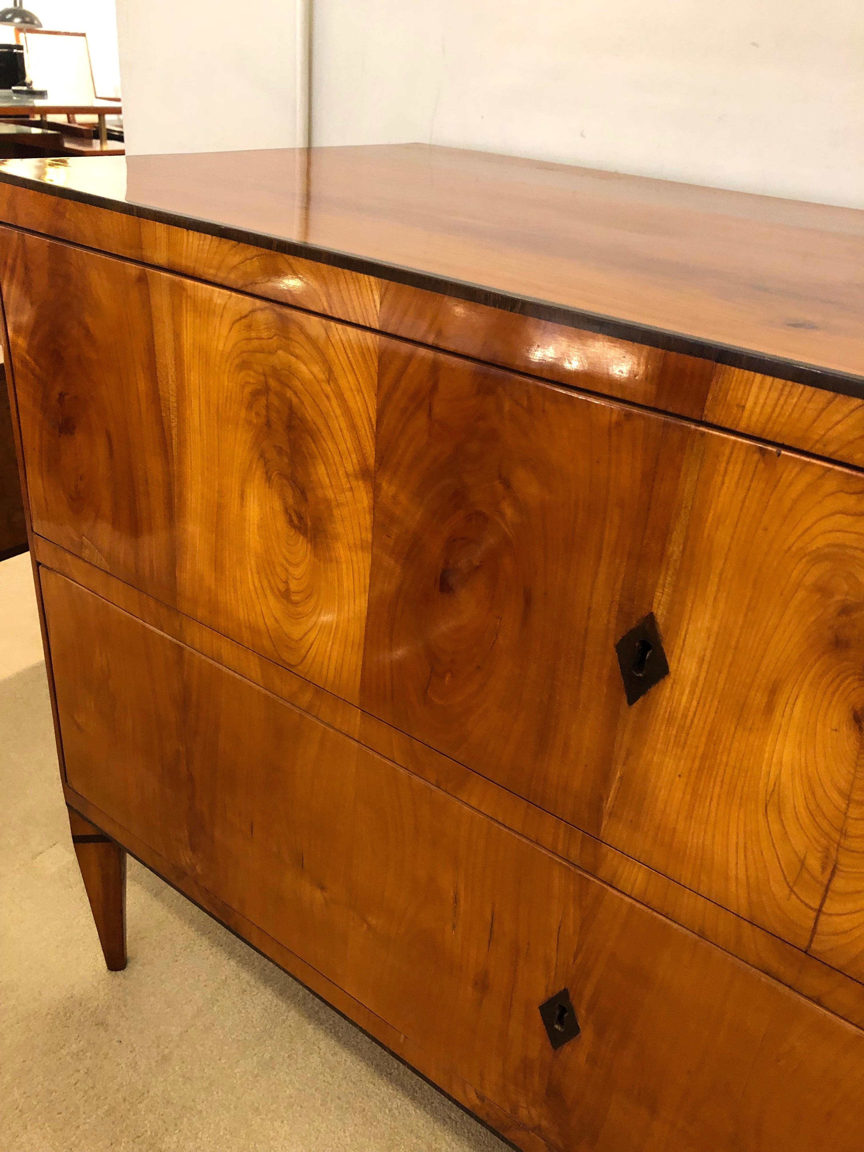 Fine Biedermeier Two-Drawer Commode In Good Condition In New York, NY