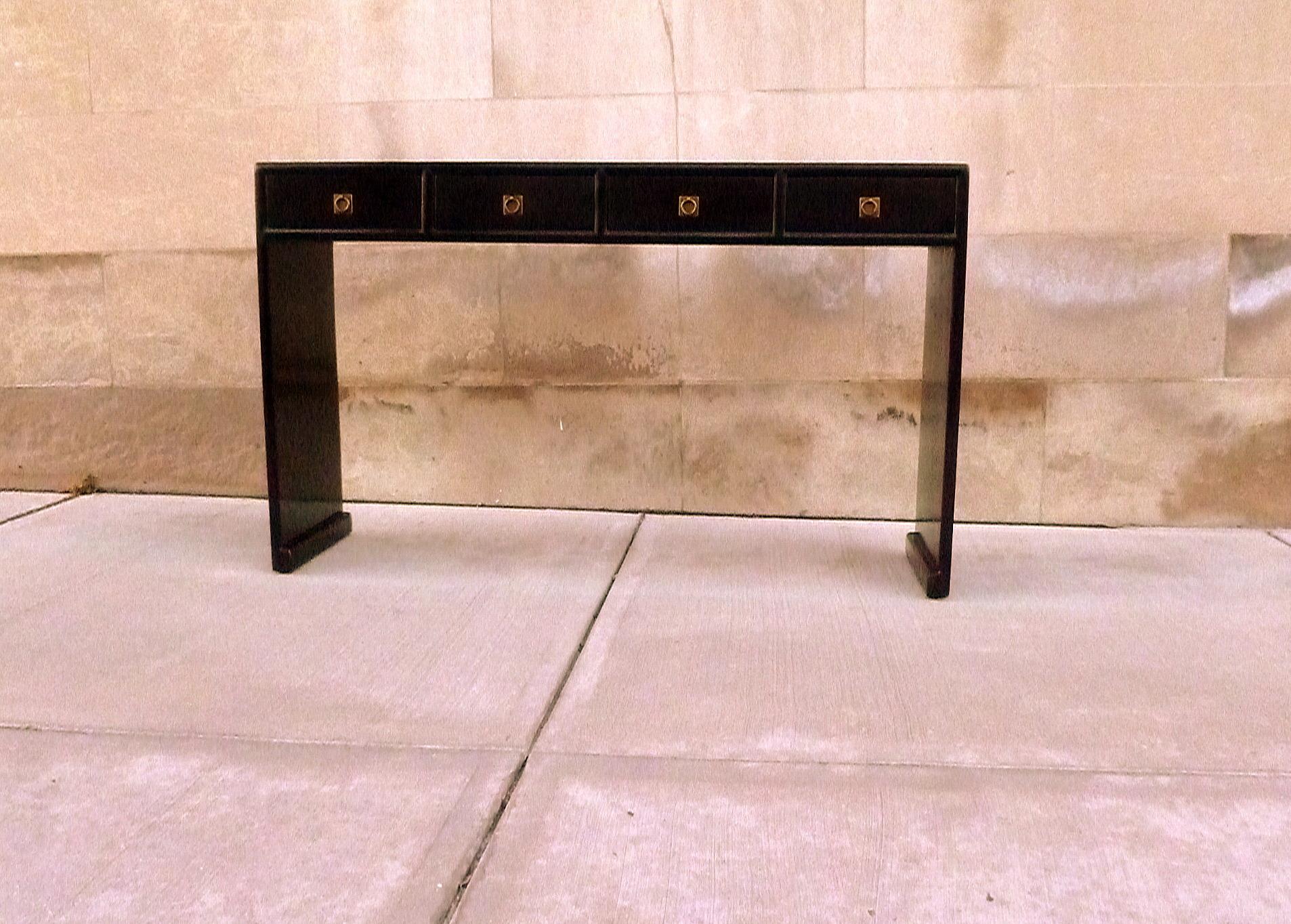 Ming Table console en laque noire en vente