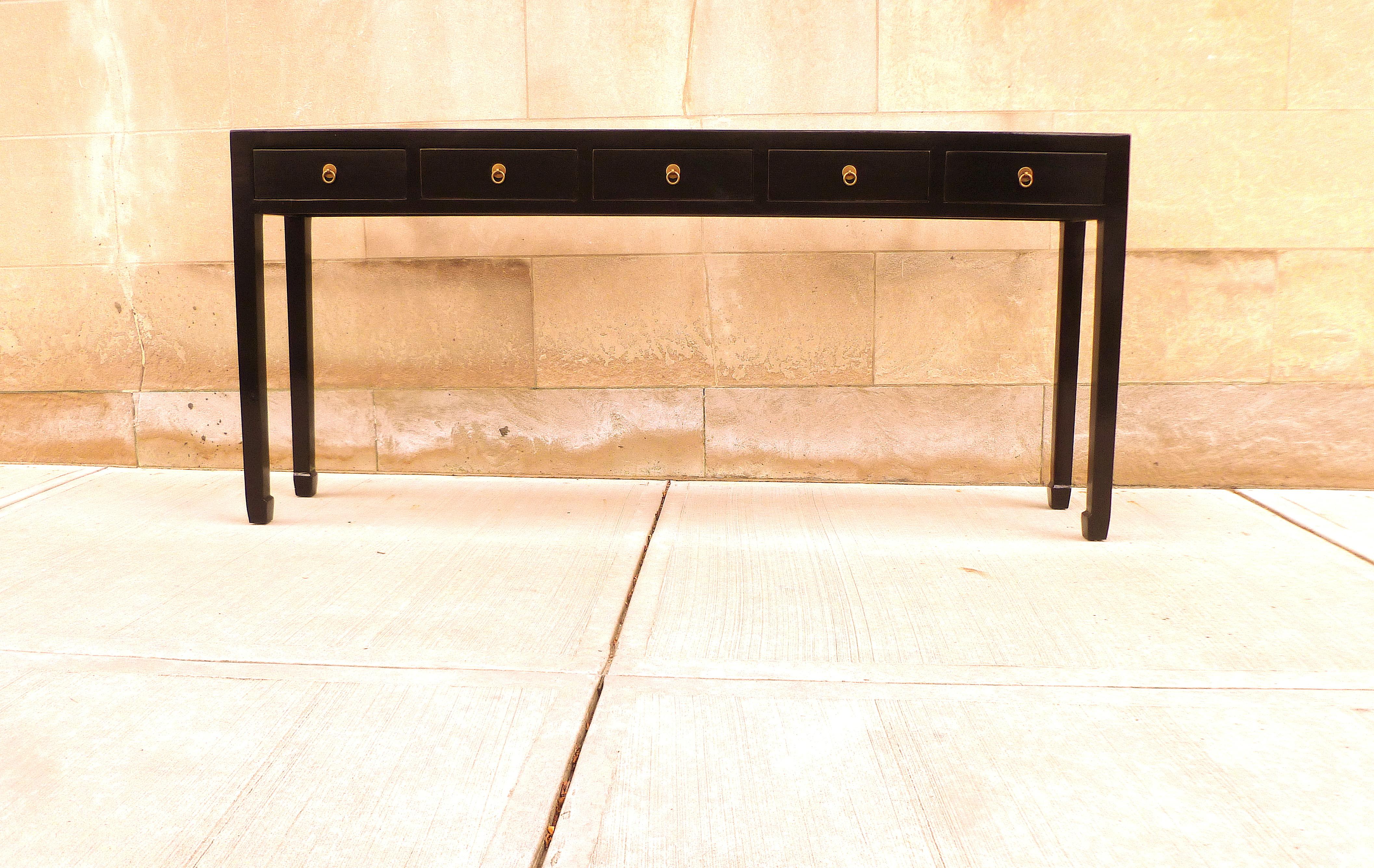 Chinois Table console en laque noire en vente