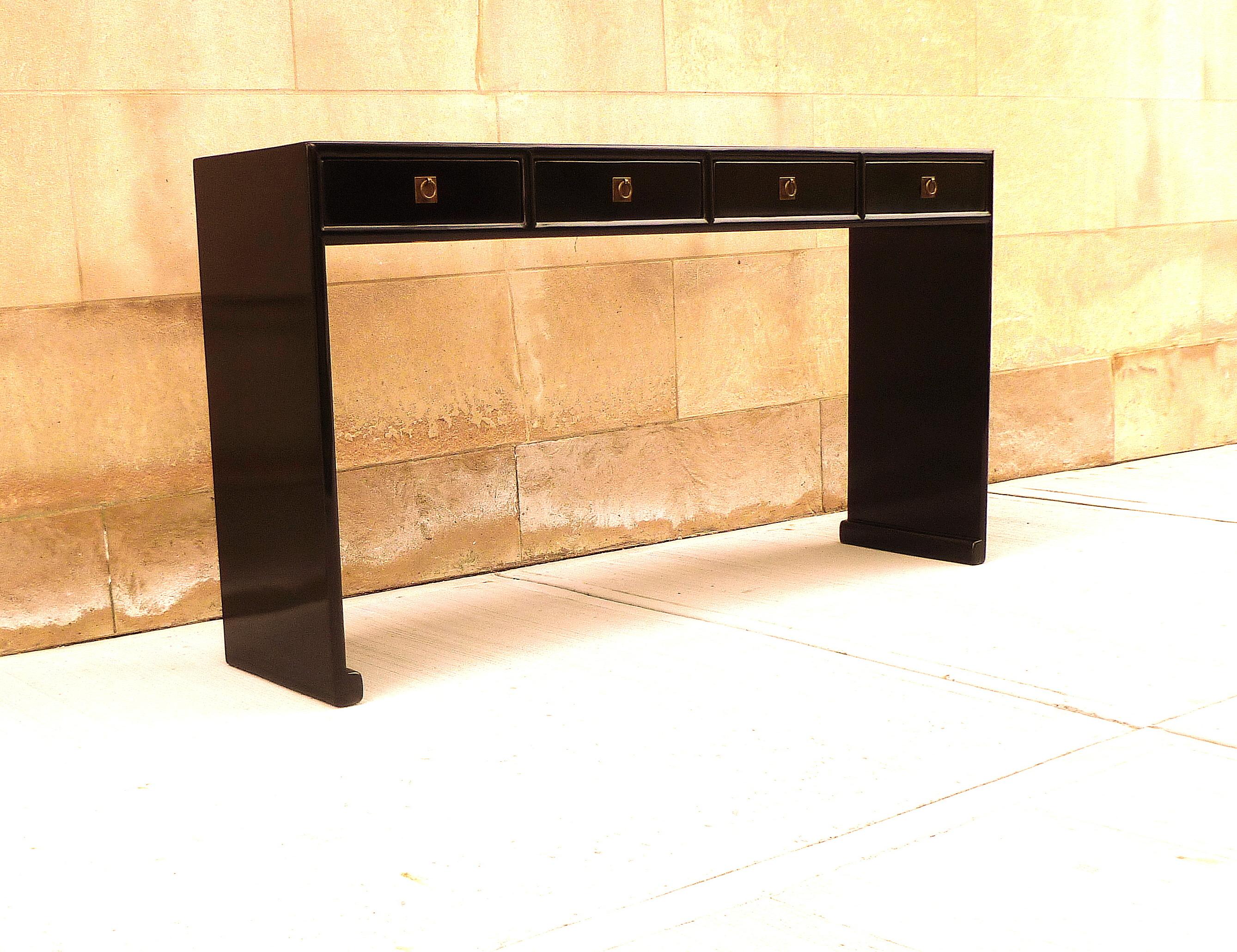 20ième siècle Table console en laque noire en vente
