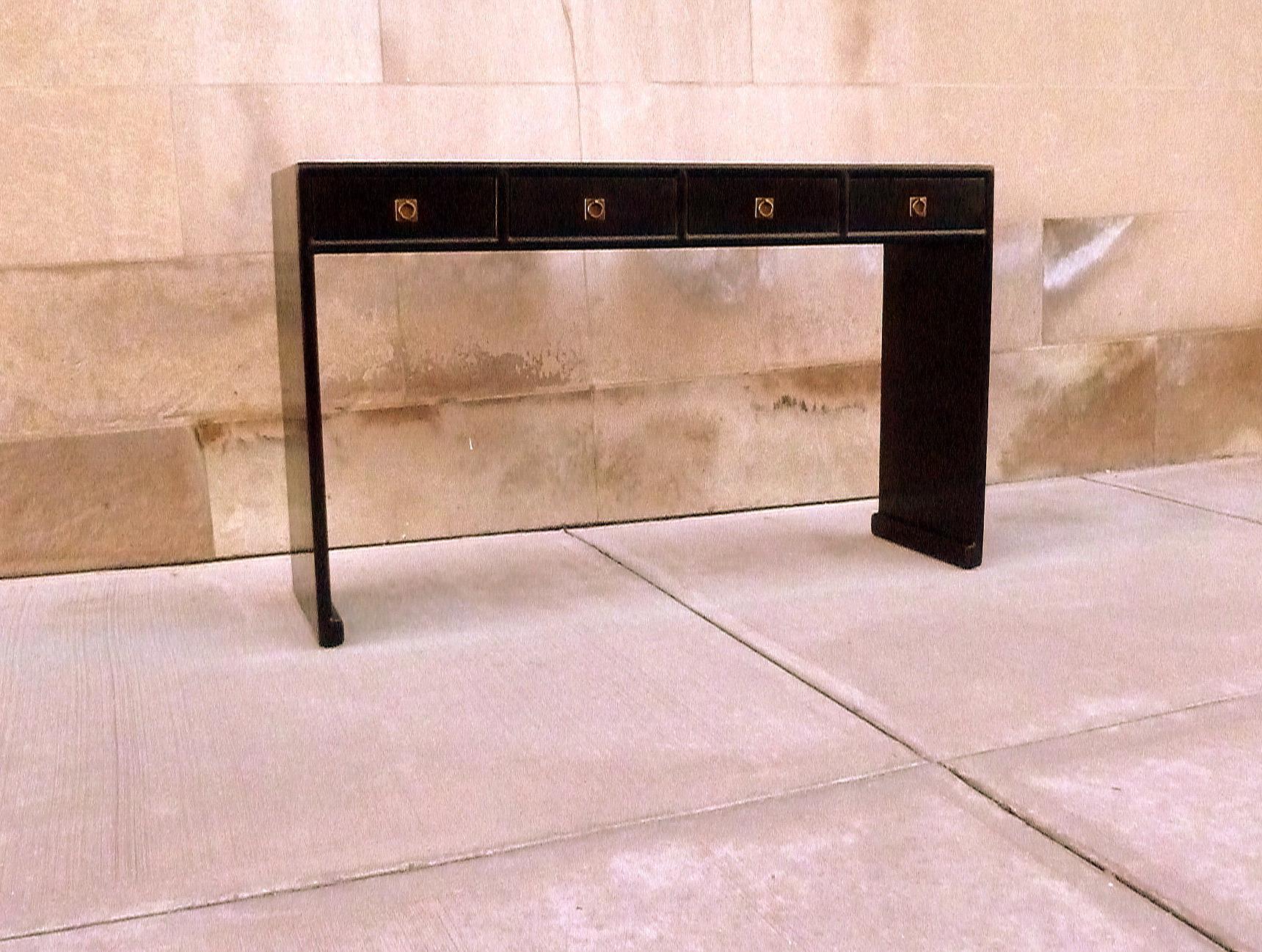 20ième siècle Table console en laque noire en vente