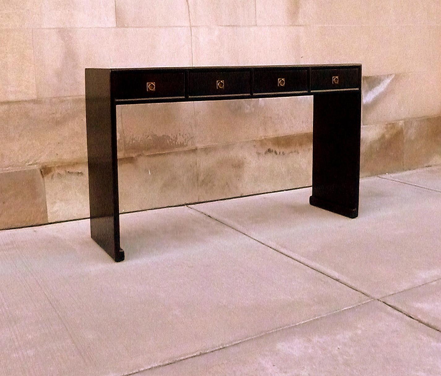 Laque Table console en laque noire en vente