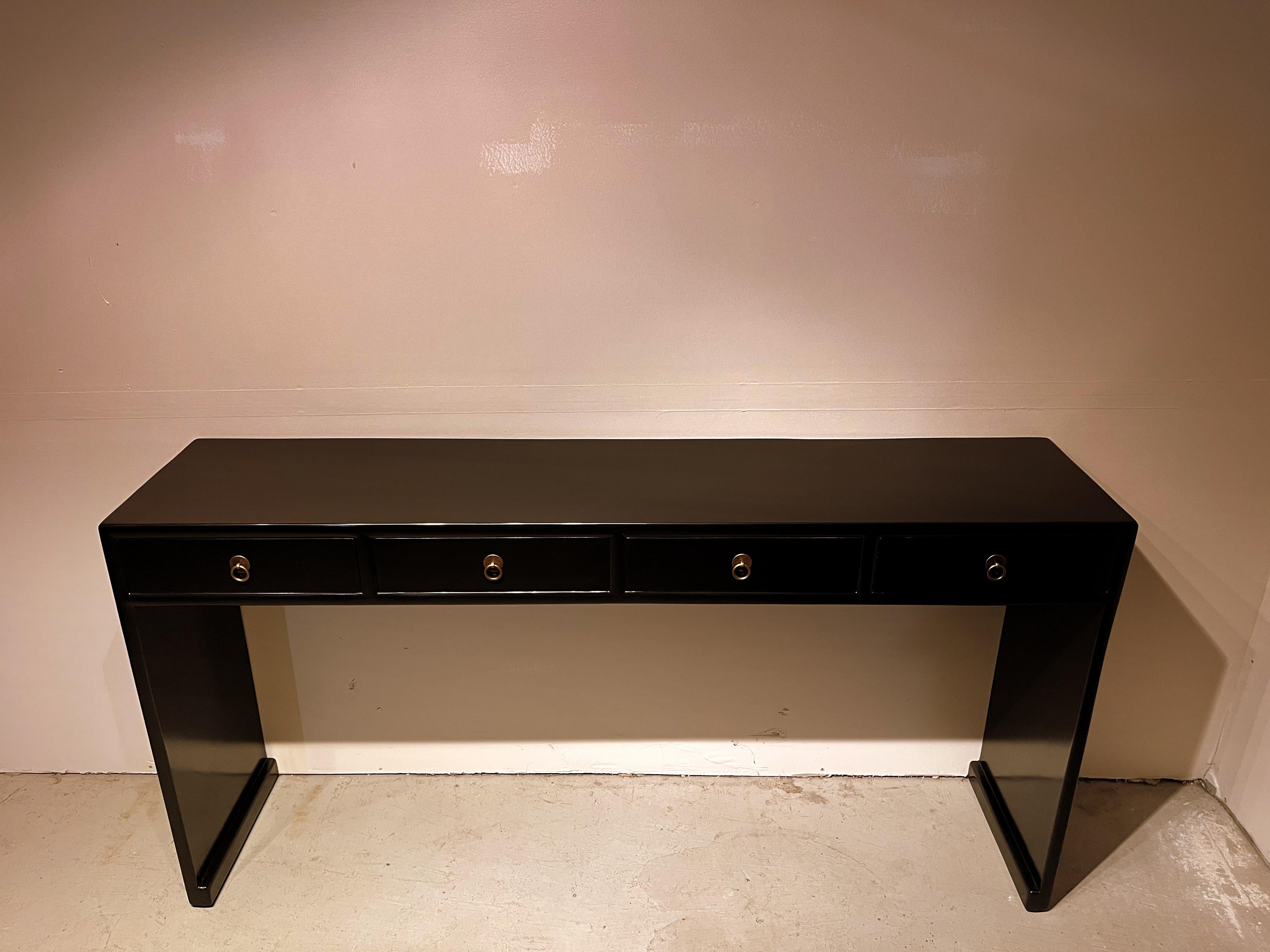 Mesa consola de laca negra fina en venta 2