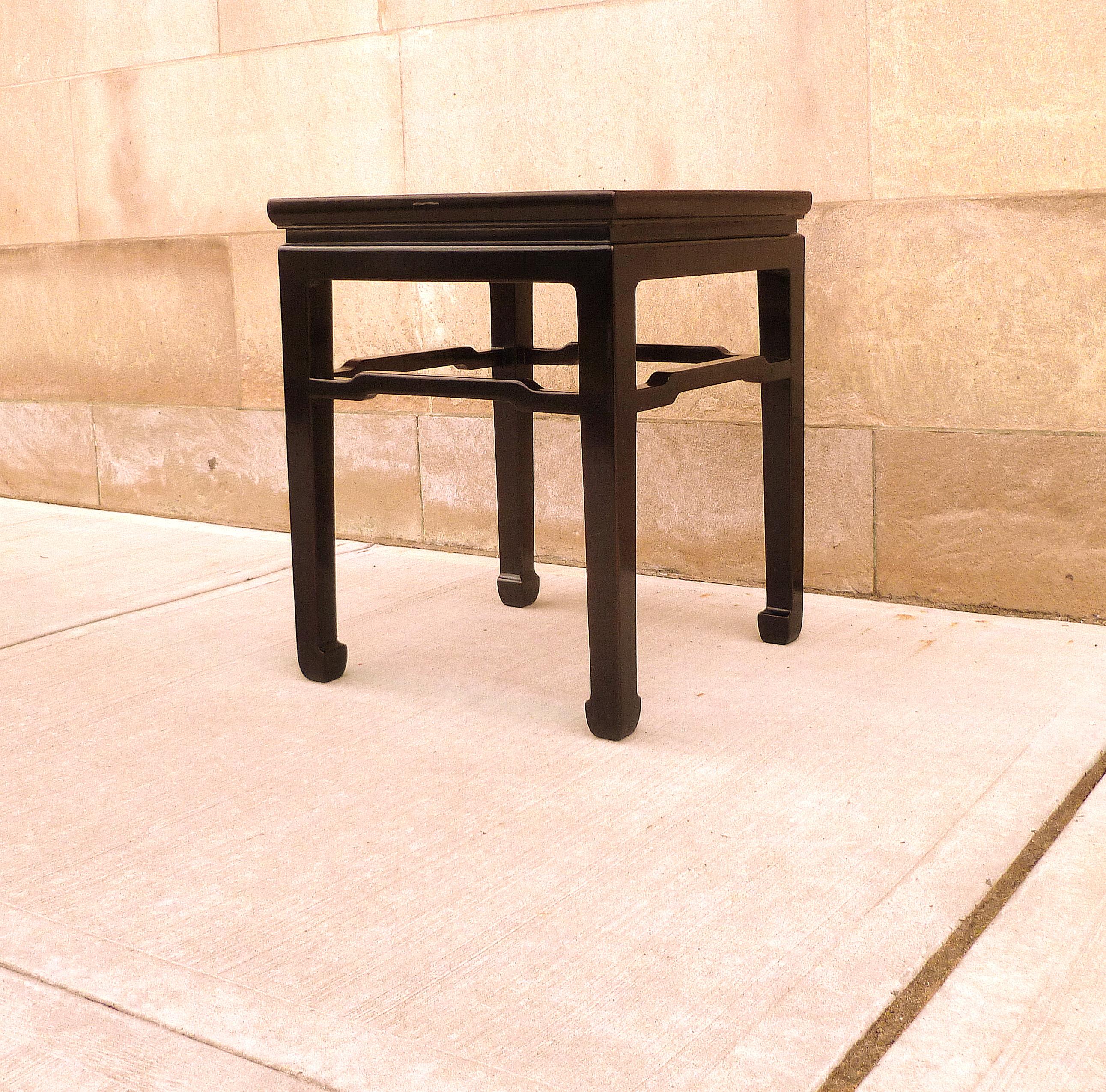 Fine Black Lacquer End Table In Excellent Condition In Greenwich, CT