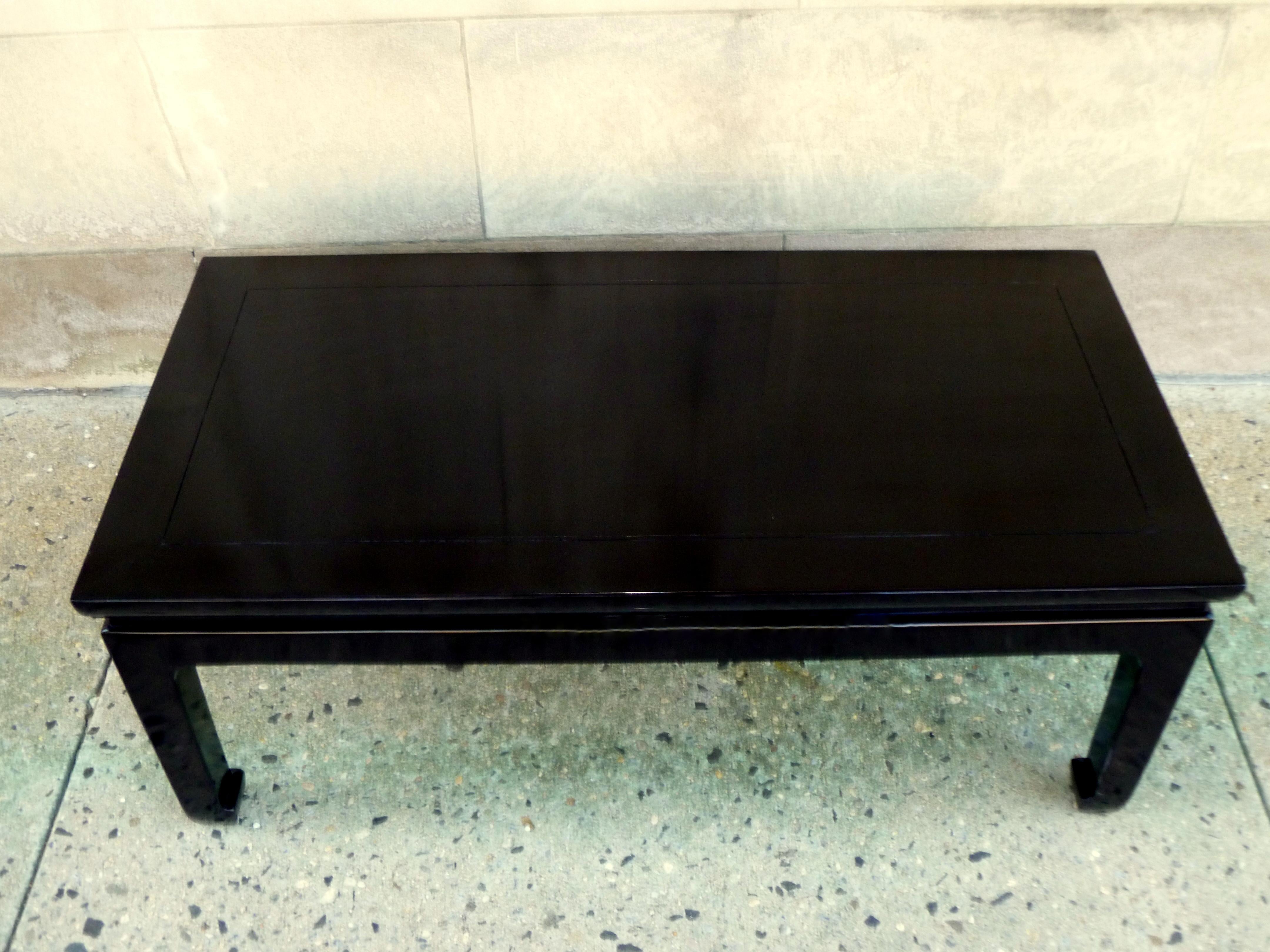 Fine Black Lacquer Low Table In Good Condition In Greenwich, CT