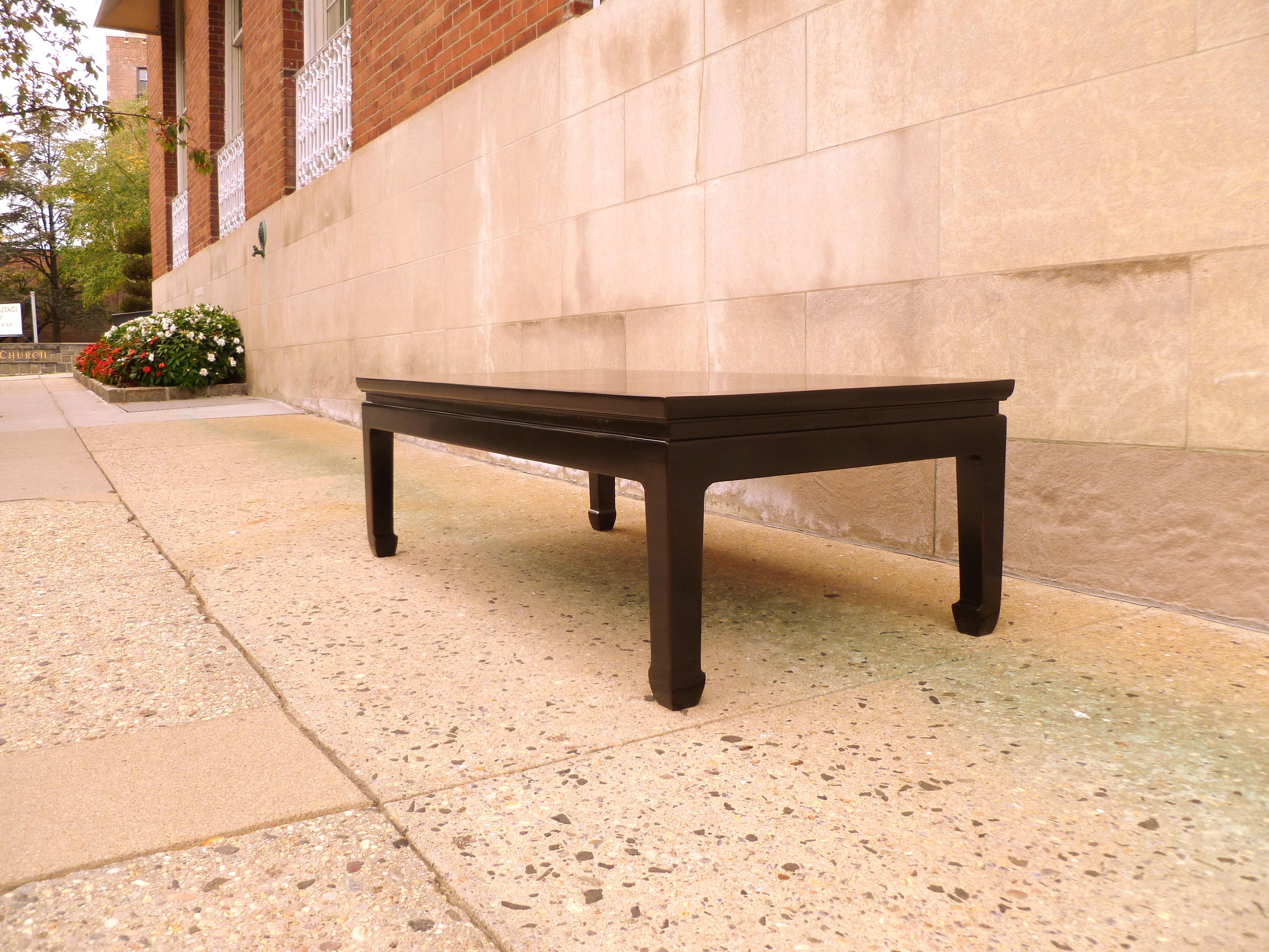 Fine Black Lacquer Low Table In Good Condition In Greenwich, CT