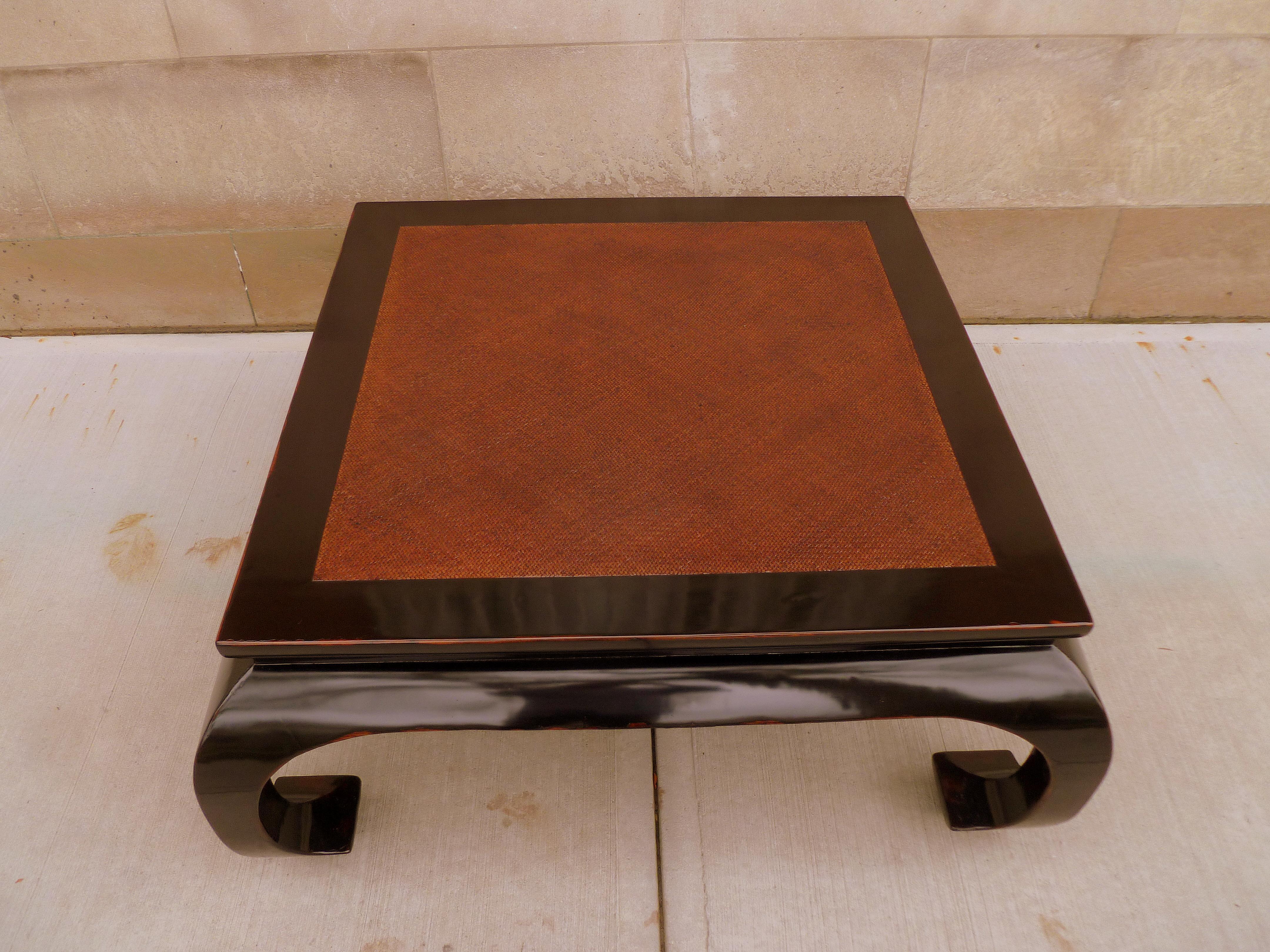 Fine Black Lacquer Low Table with Hard Canned Top (Poliert)