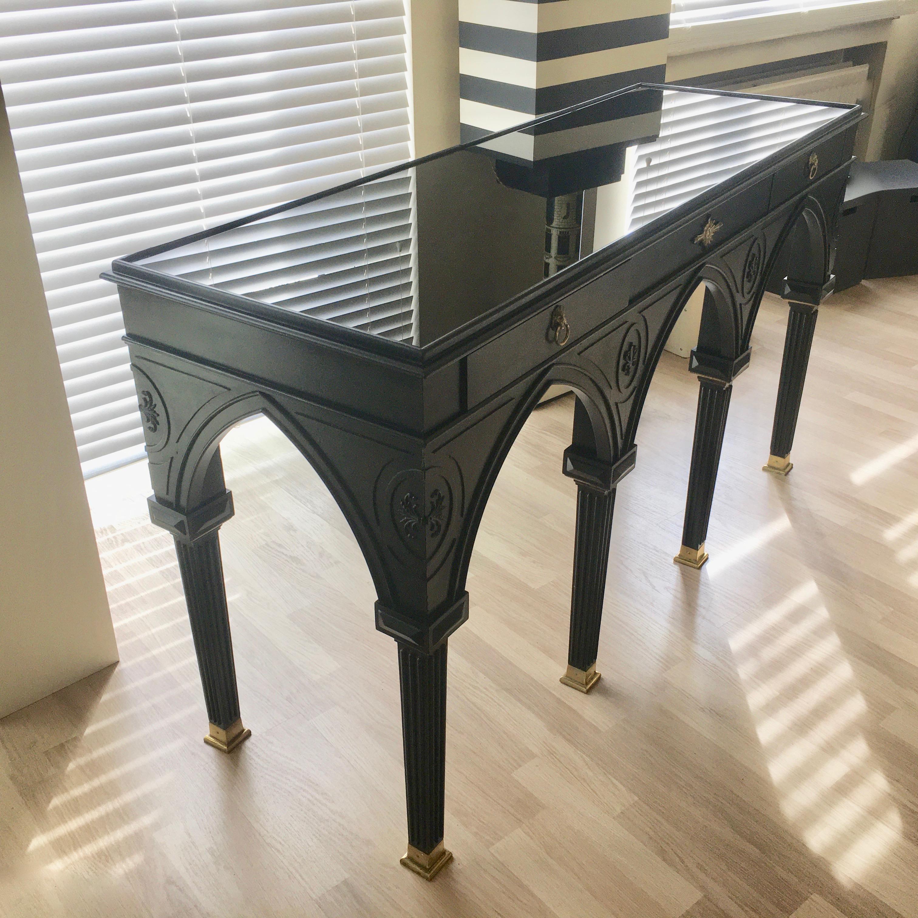 Fine Black Lacquer Neo-Gothic Console by Widdicomb, USA 1980 In Good Condition In Brussels, BE