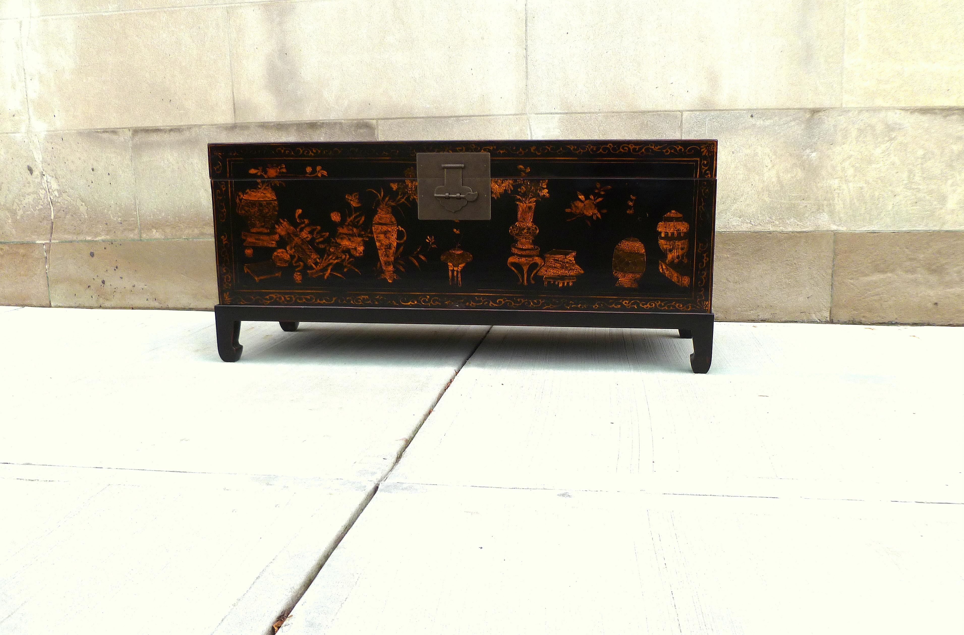 Chinoiserie Fine Black Lacquer Trunk with Gilt Motif